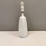 Large table lamp in white porcelain, designed by Axel Larsen for his own company Axella  in the 70s