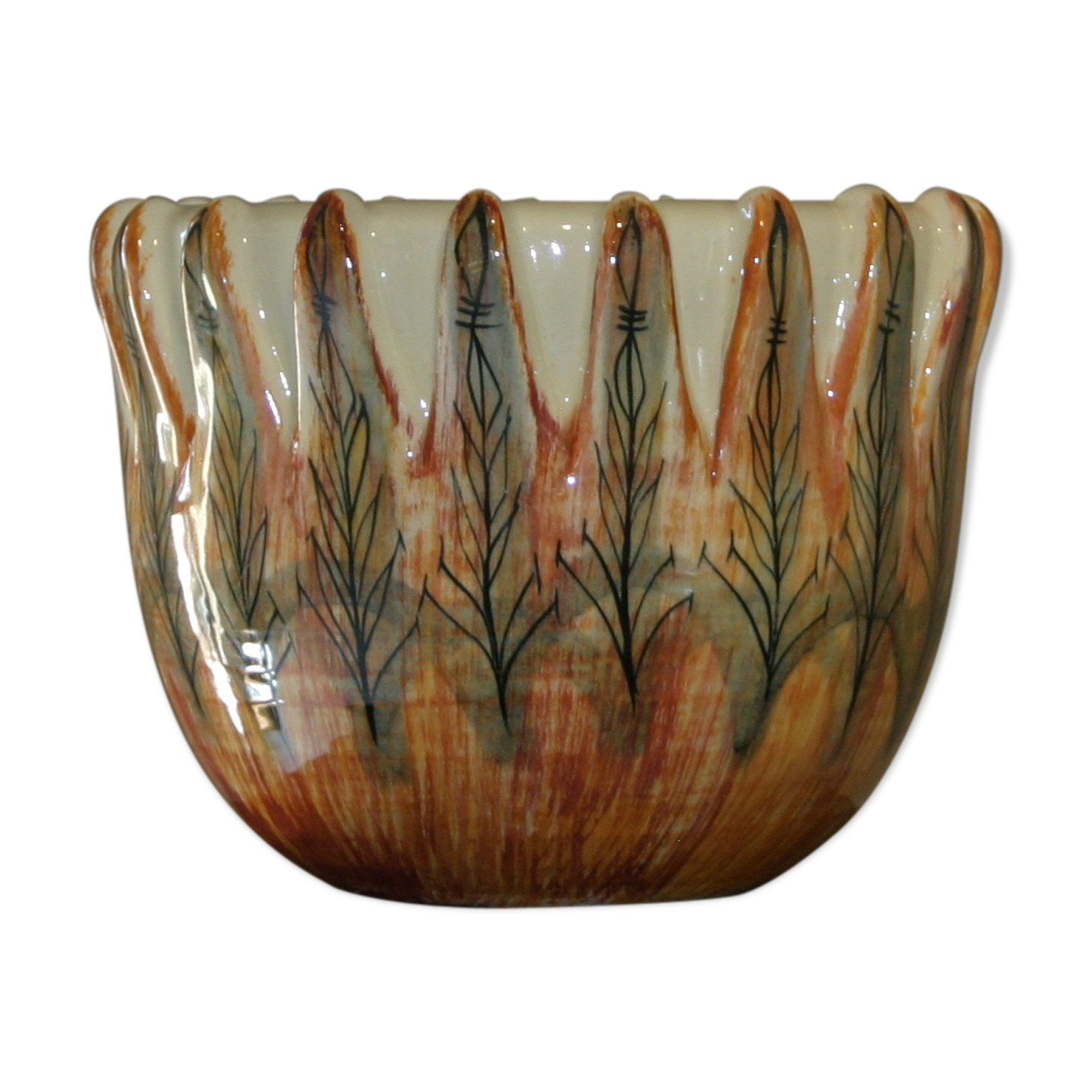 Pot with floral details