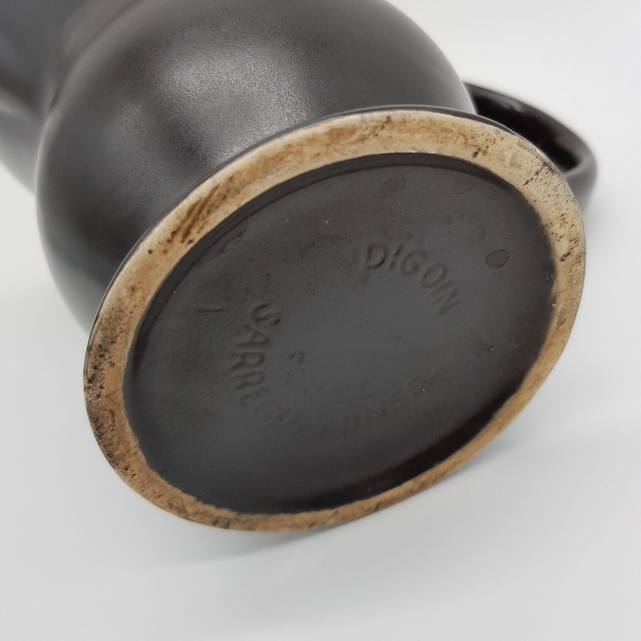 Pitcher Digoin Sarreguemines black satin and yellow