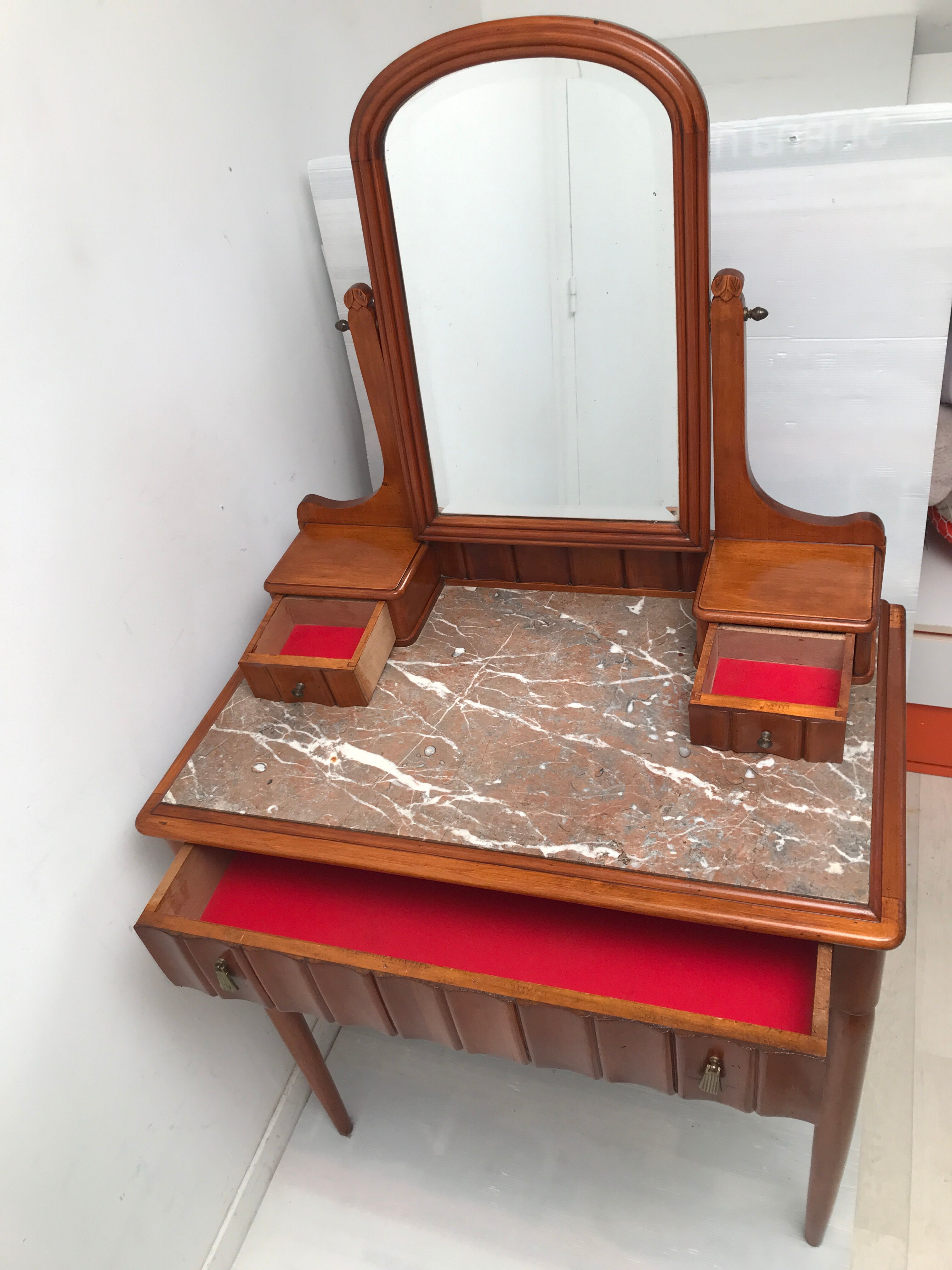 Art deco hairdresser 20s