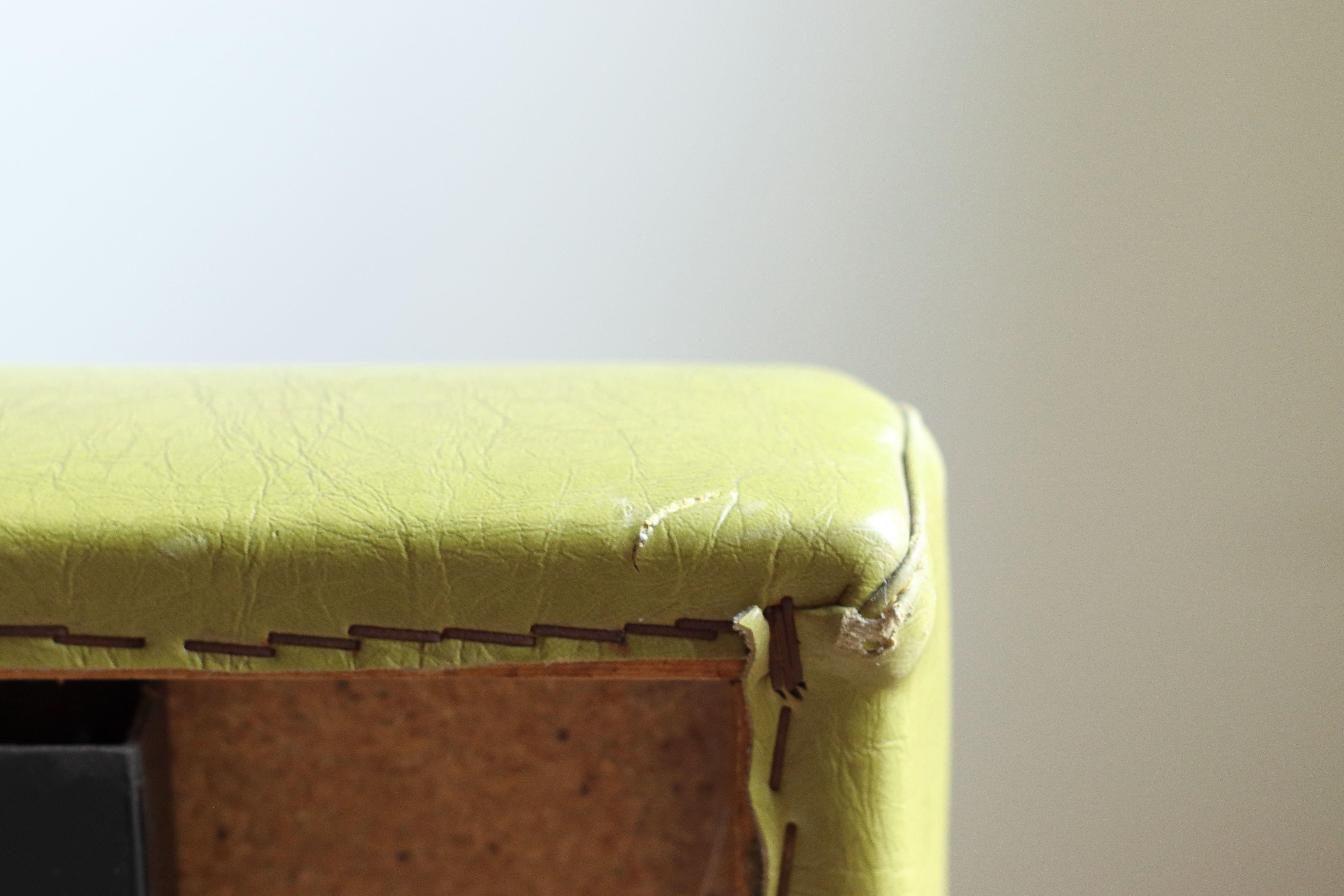 Bench padded bistro in khaki green leatherette 50/60