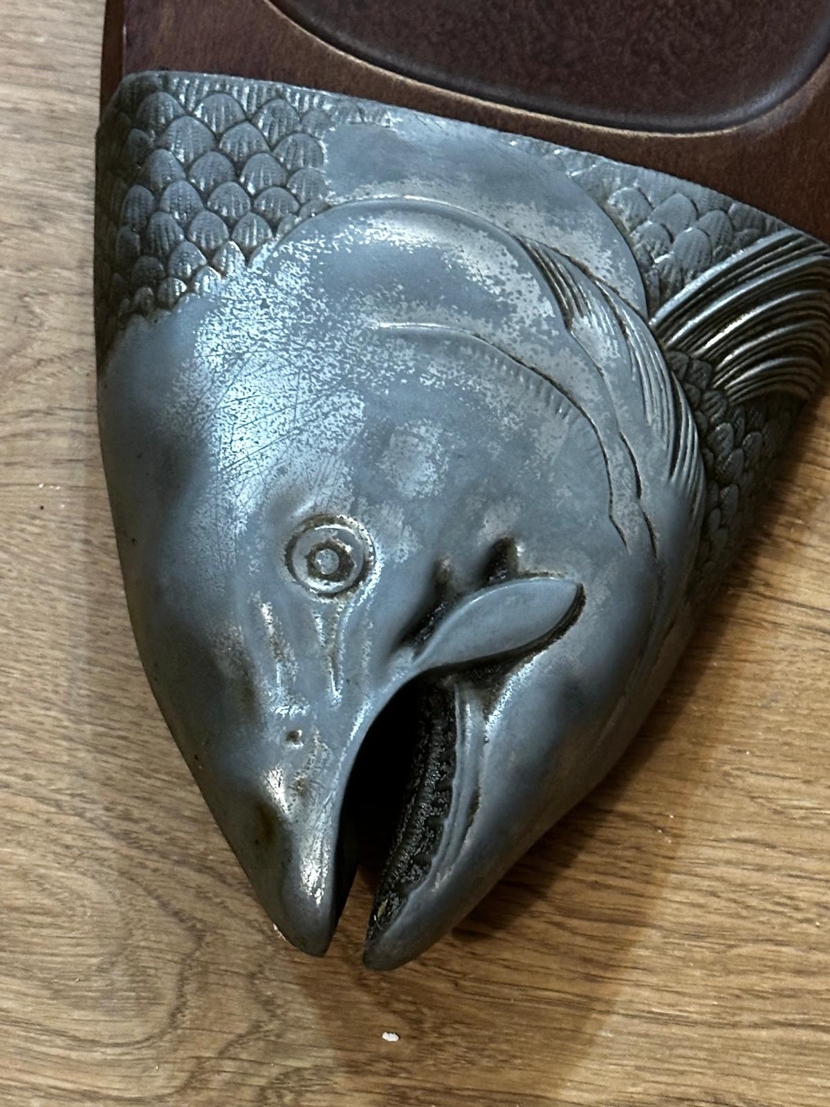 Plat poisson vintage bois et Métal– plateau de service saumon/truite –