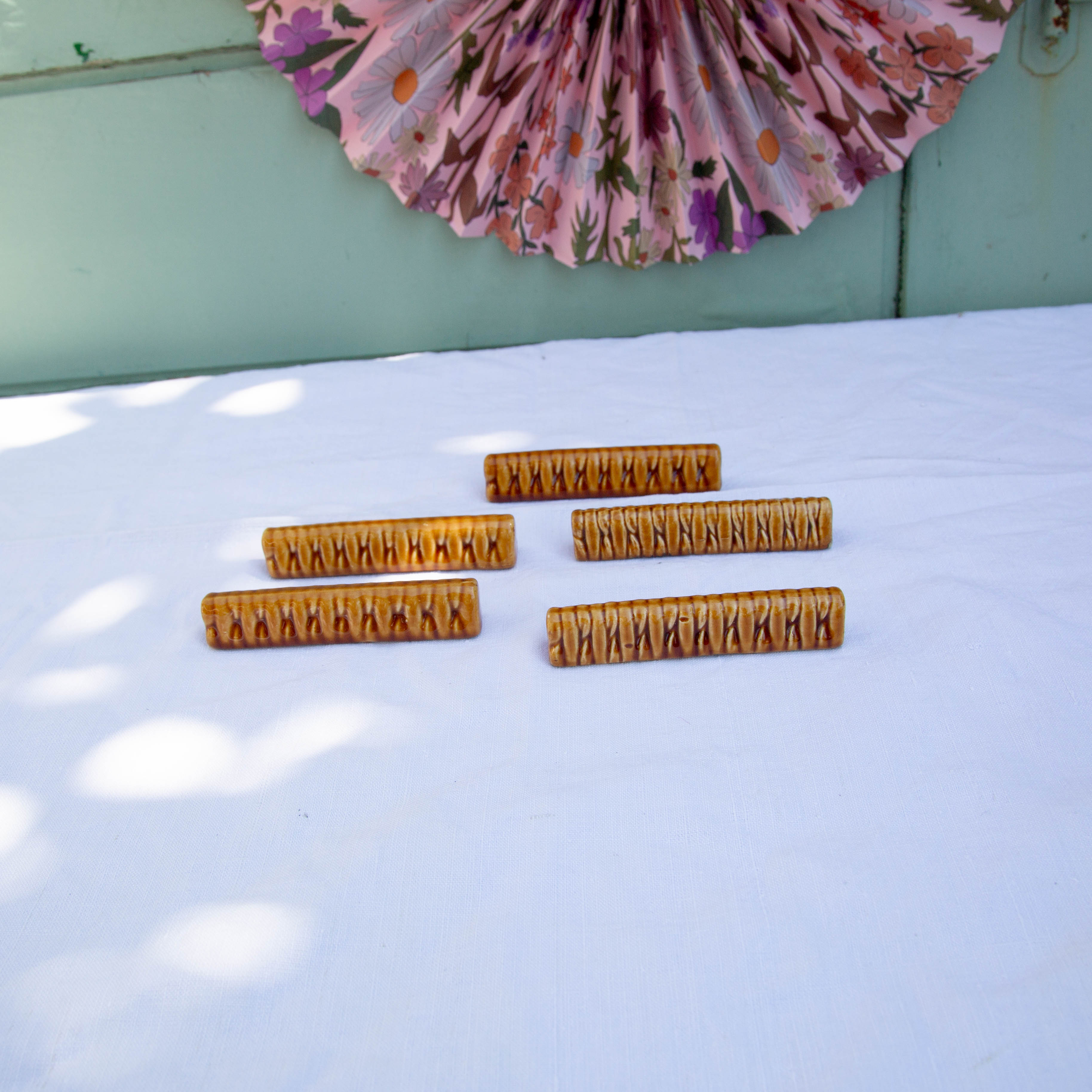 5 doors art deco mustard knives