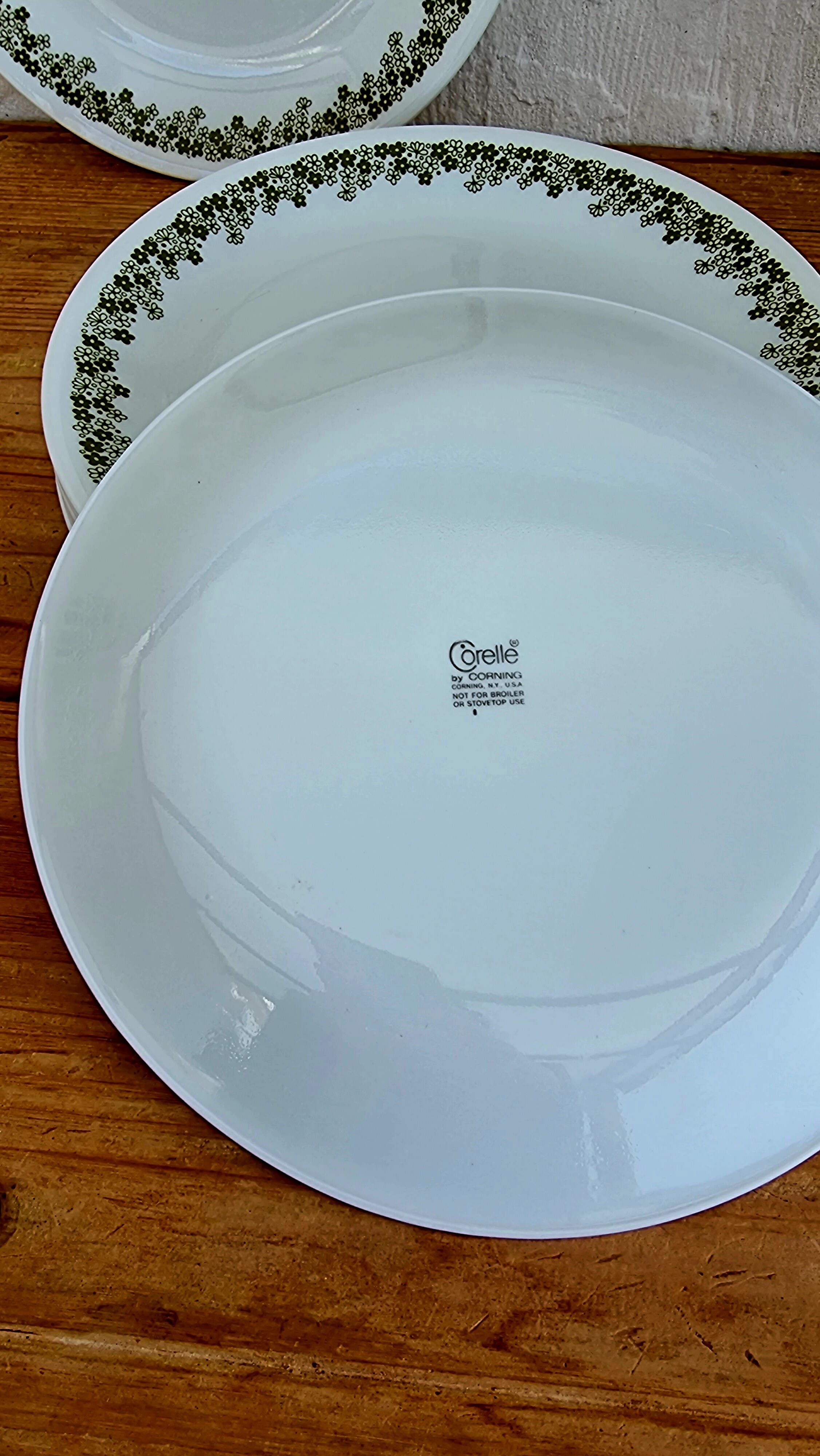 Set of 11 vintage Corelle green flat plates