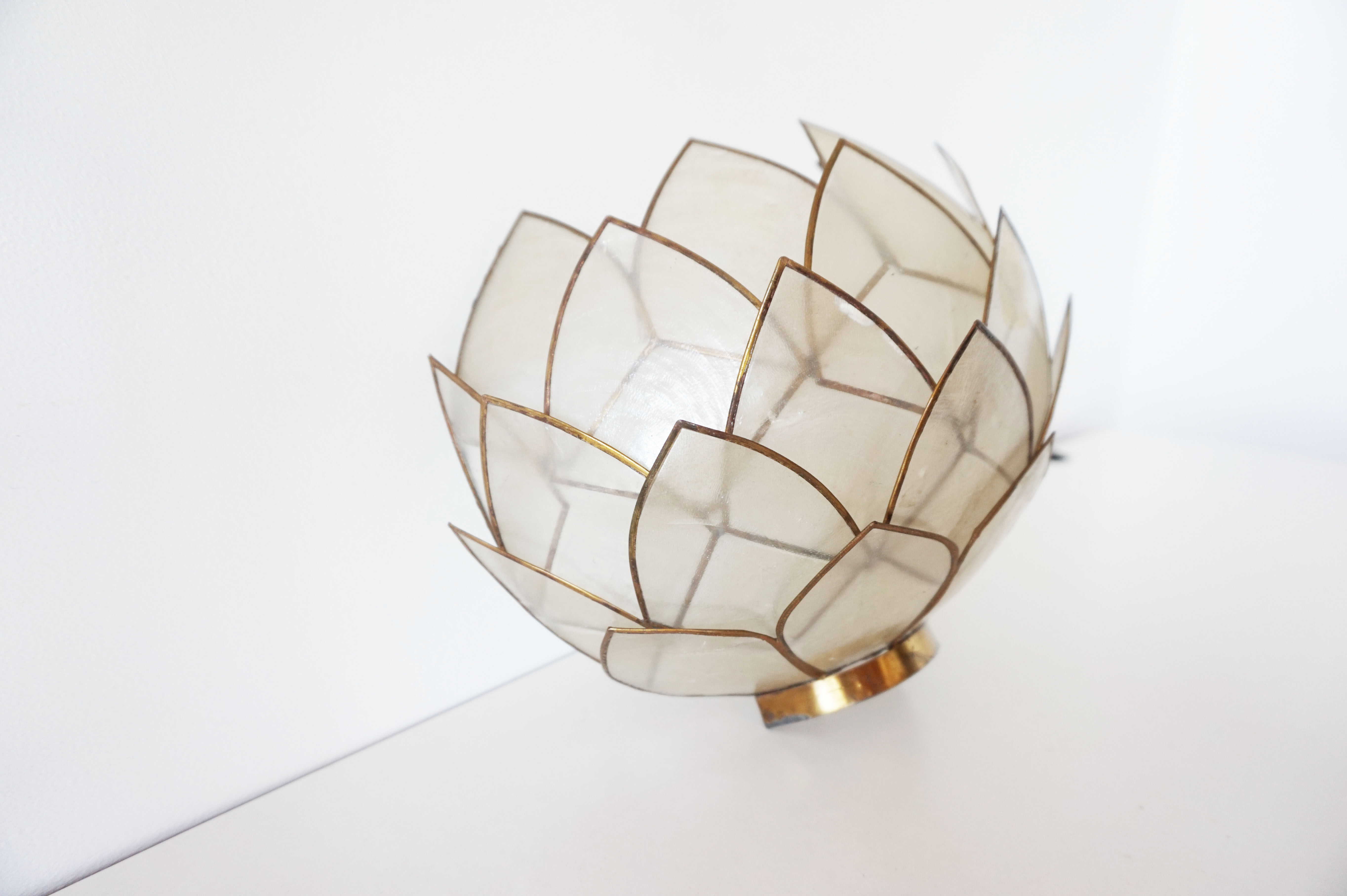 Wall lamp in vintage mother-of-pearl petals