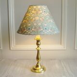 Lampe bougeoir ancien en laiton avec son abat-jour fait main en tissu de William Morris