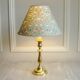 Lampe bougeoir ancien en laiton avec son abat-jour fait main en tissu de William Morris