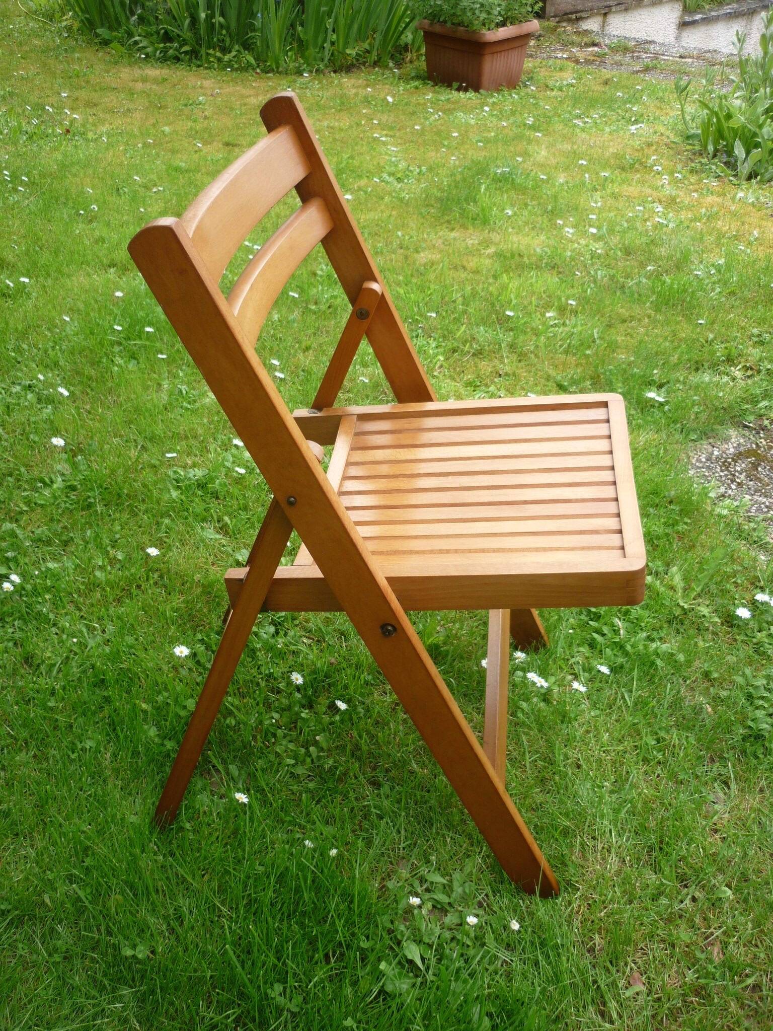 Vintage blond wood folding chair