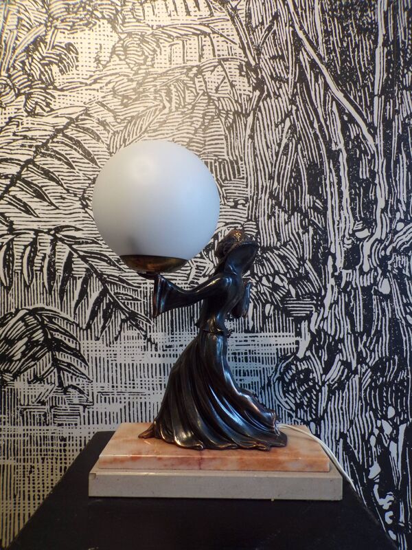 Lampe art déco femme au ballon