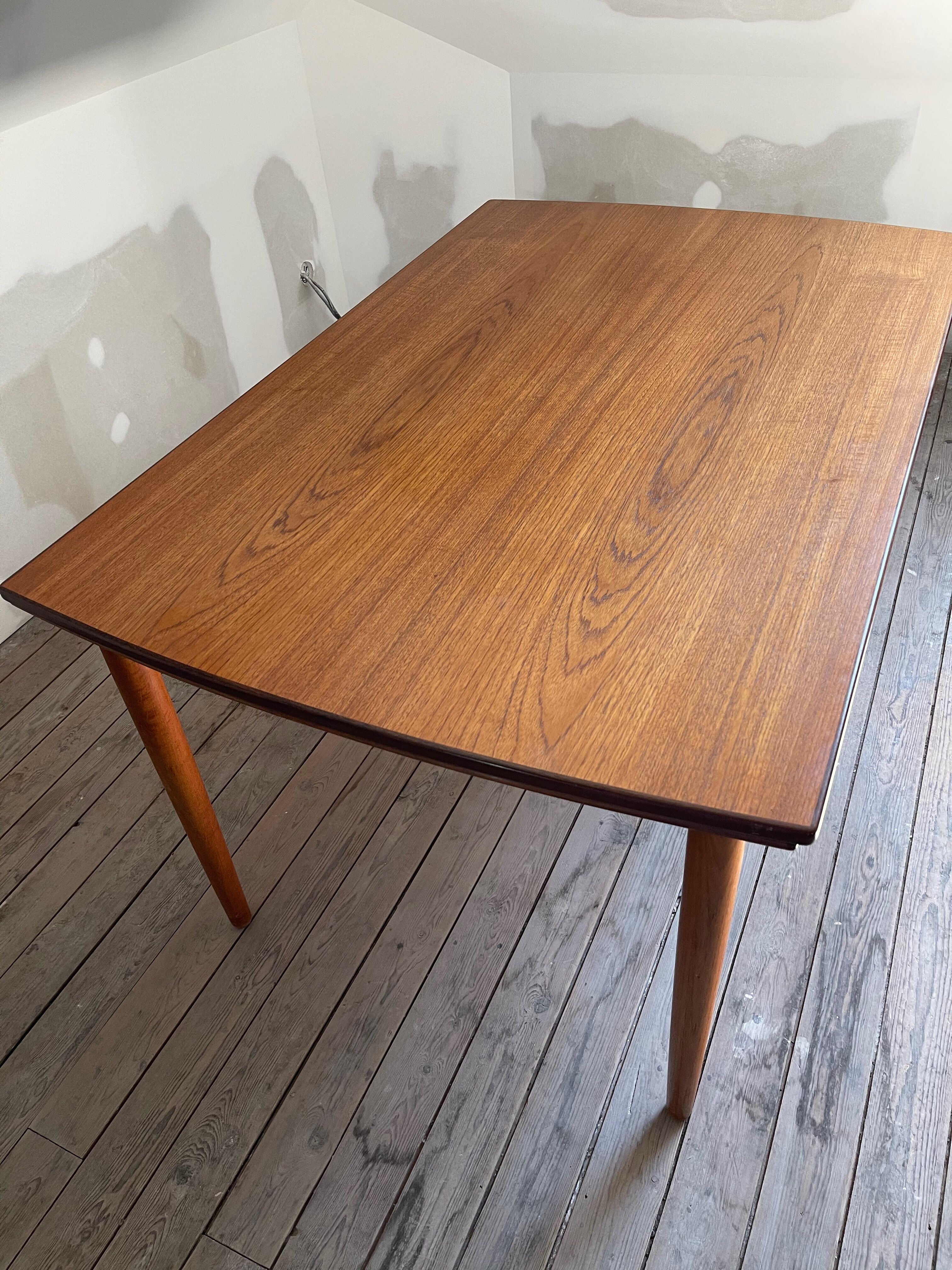 Scandinavian table in tack
