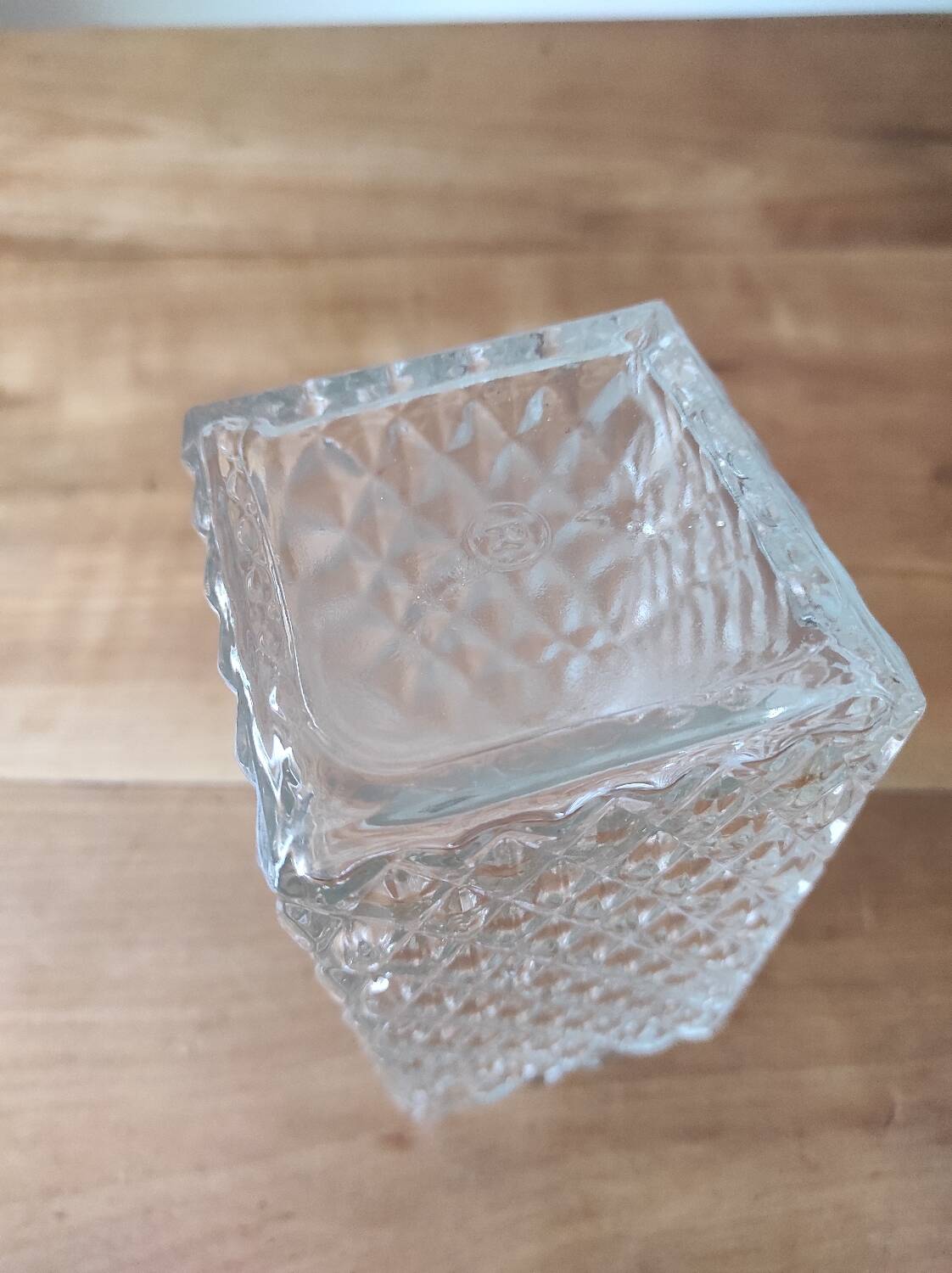 Glass whiskey decanter