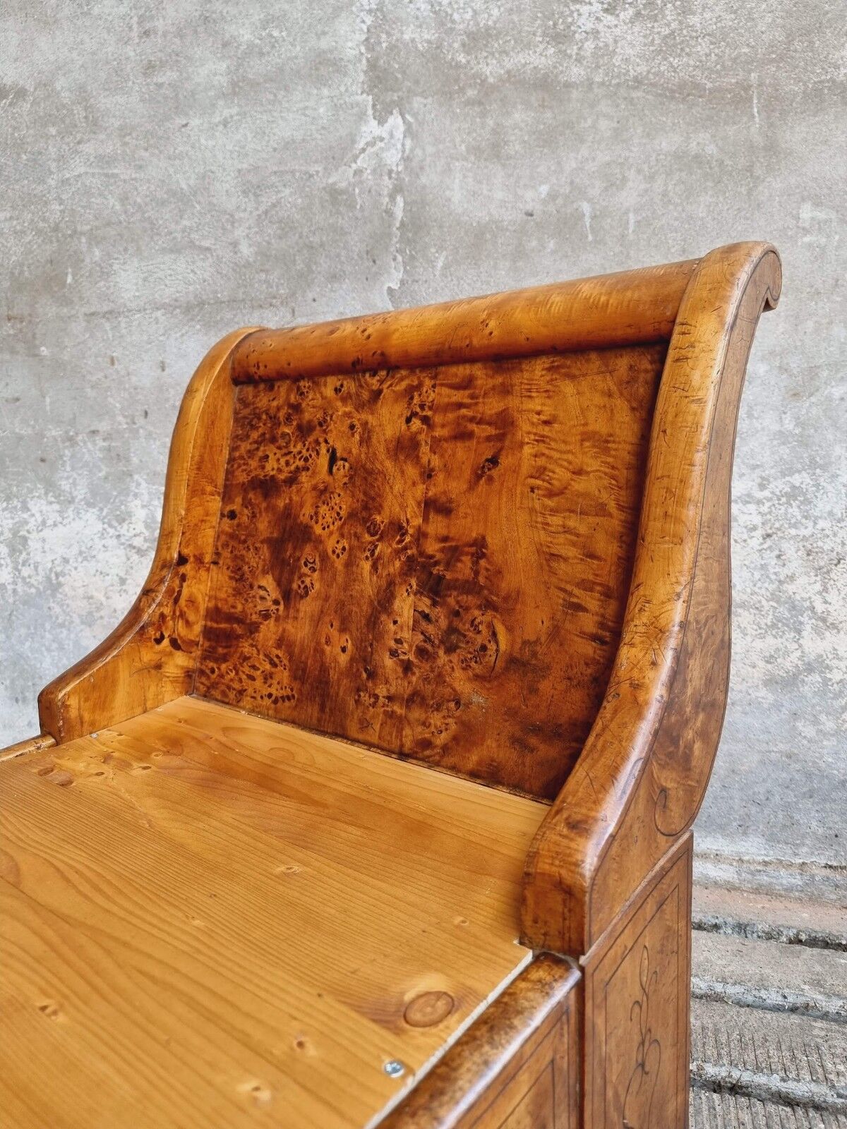 Antique chaise longue daybed Empire style walnut