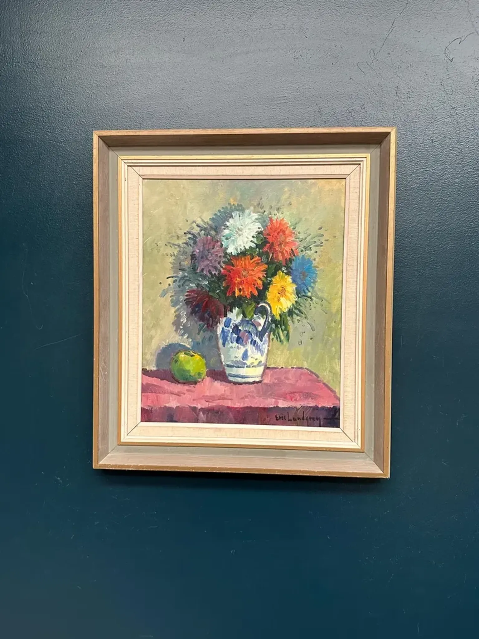 Original Swedish Oil on Canvas – “Asters in a Ceramic Vase” by Eric Lundgren – Signed – Vintage and Framed – 60 × 54 cm (23.6" × 21.3")