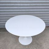 Knoll table by Eero Saarinen