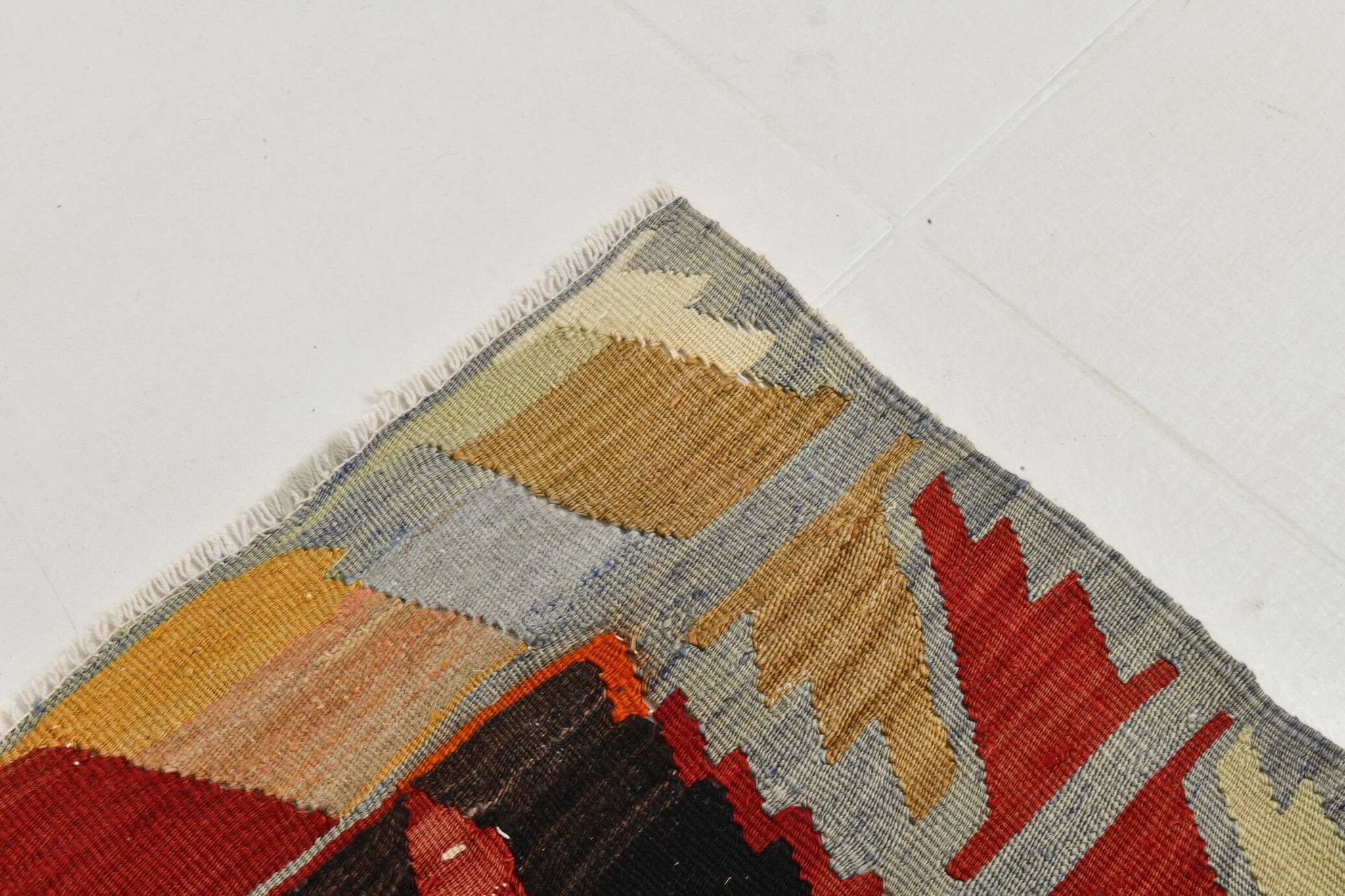 %100 Wool Turkish Vintage Kilim Rug, Mid Century Modern, 183x324 Cm