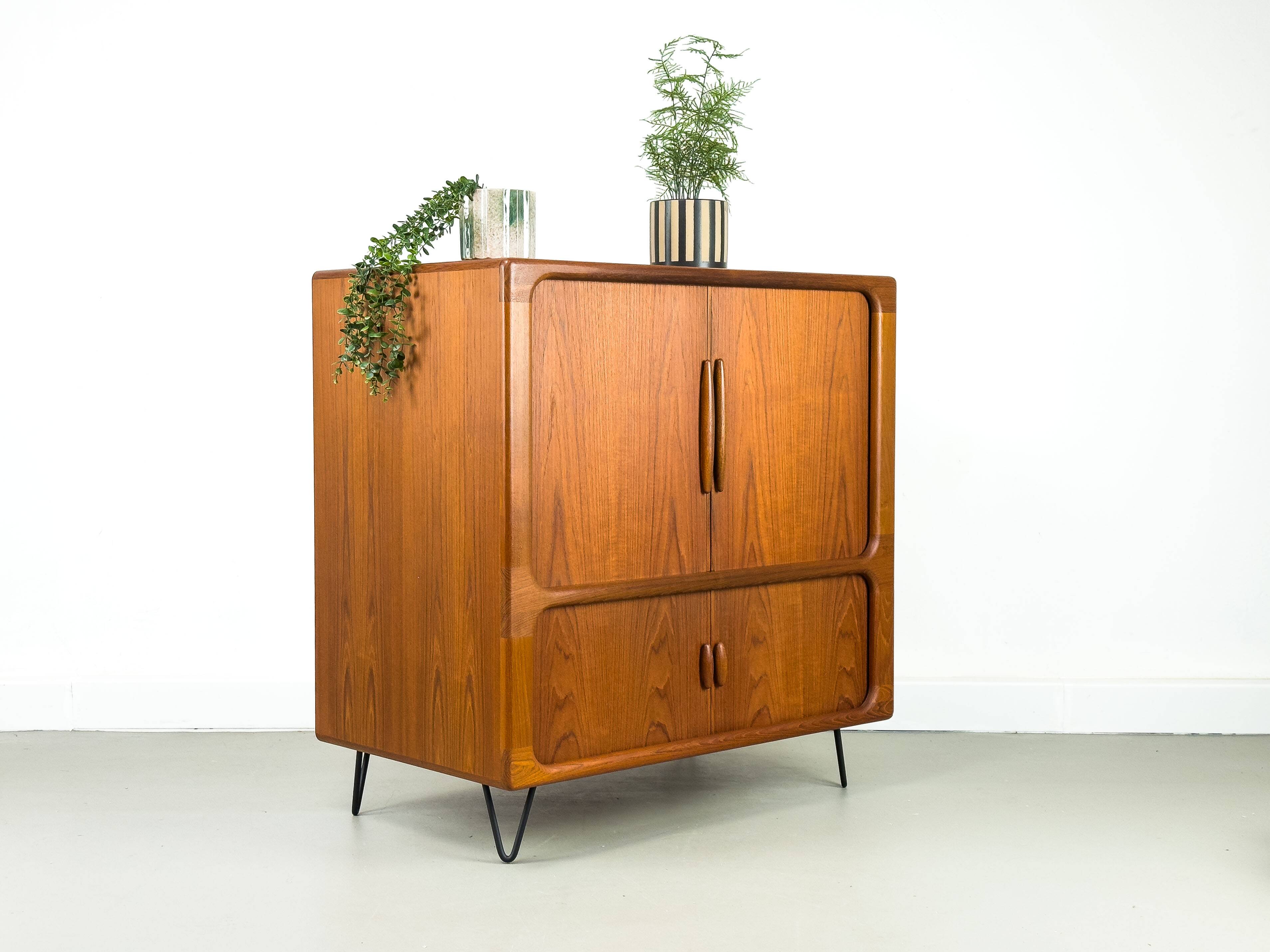 Buffet Hi-Fi danois en teck avec portes à tambour de Dyrlund, années 1970