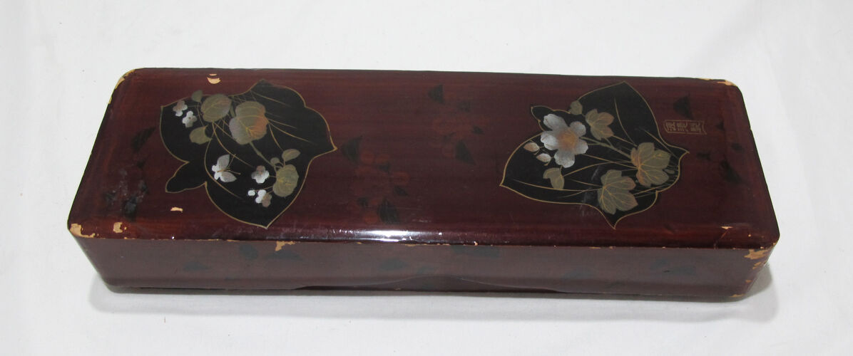 Ancienne boite japonaise en bois laqué