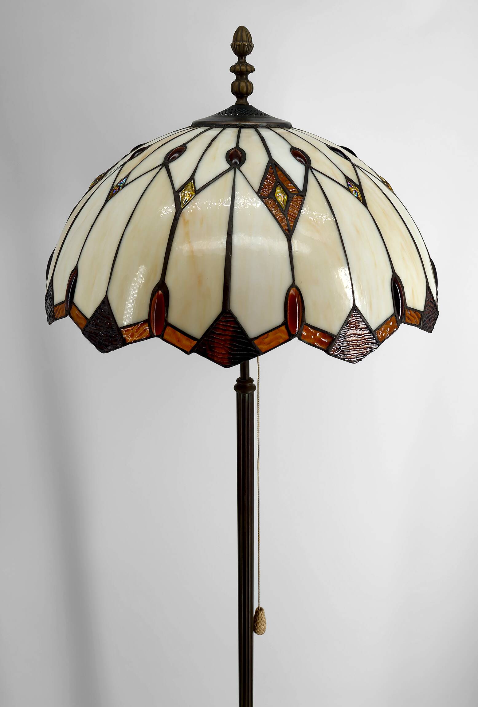 Bronze floor lamp with Tiffany-style stained glass shade – 20th century