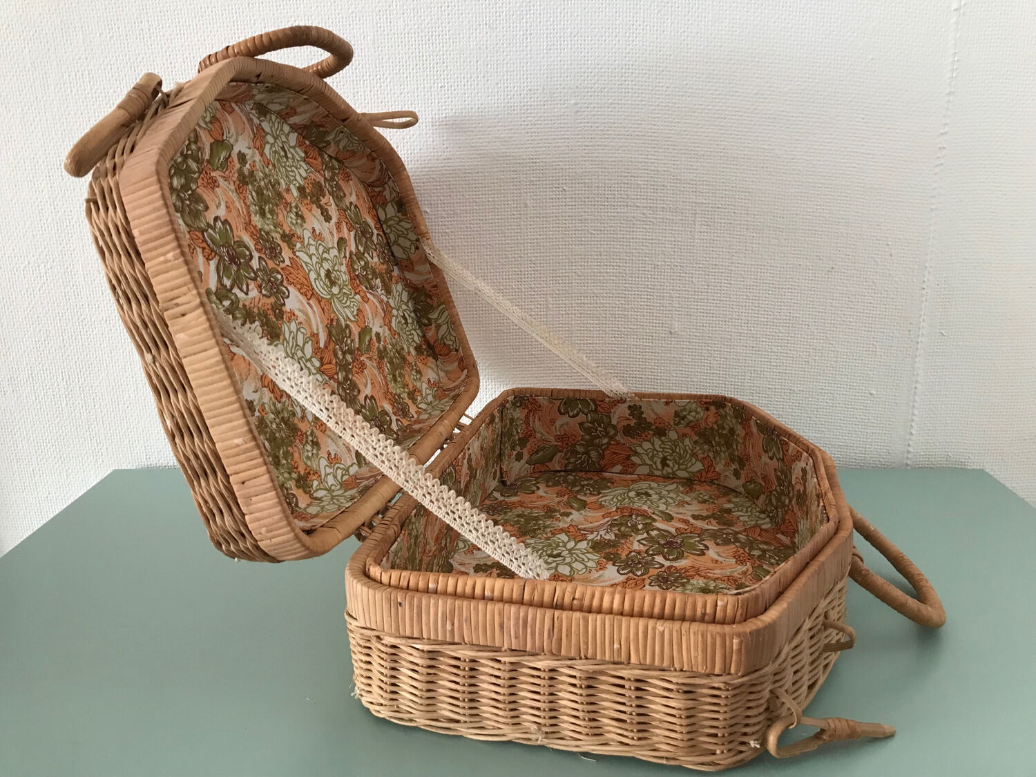 Vintage wicker case