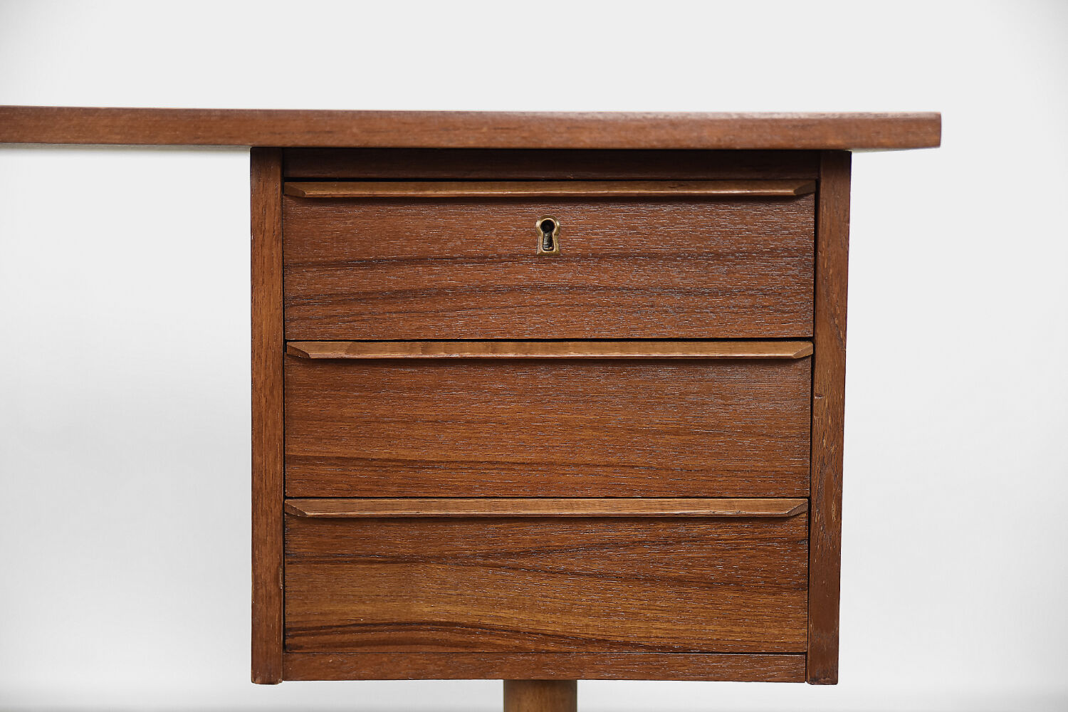 Classic vintage mid-century scandinavian modern teak desk with drawers, 1960s