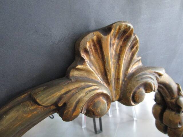 Miroir ancien en bois et stuc doré