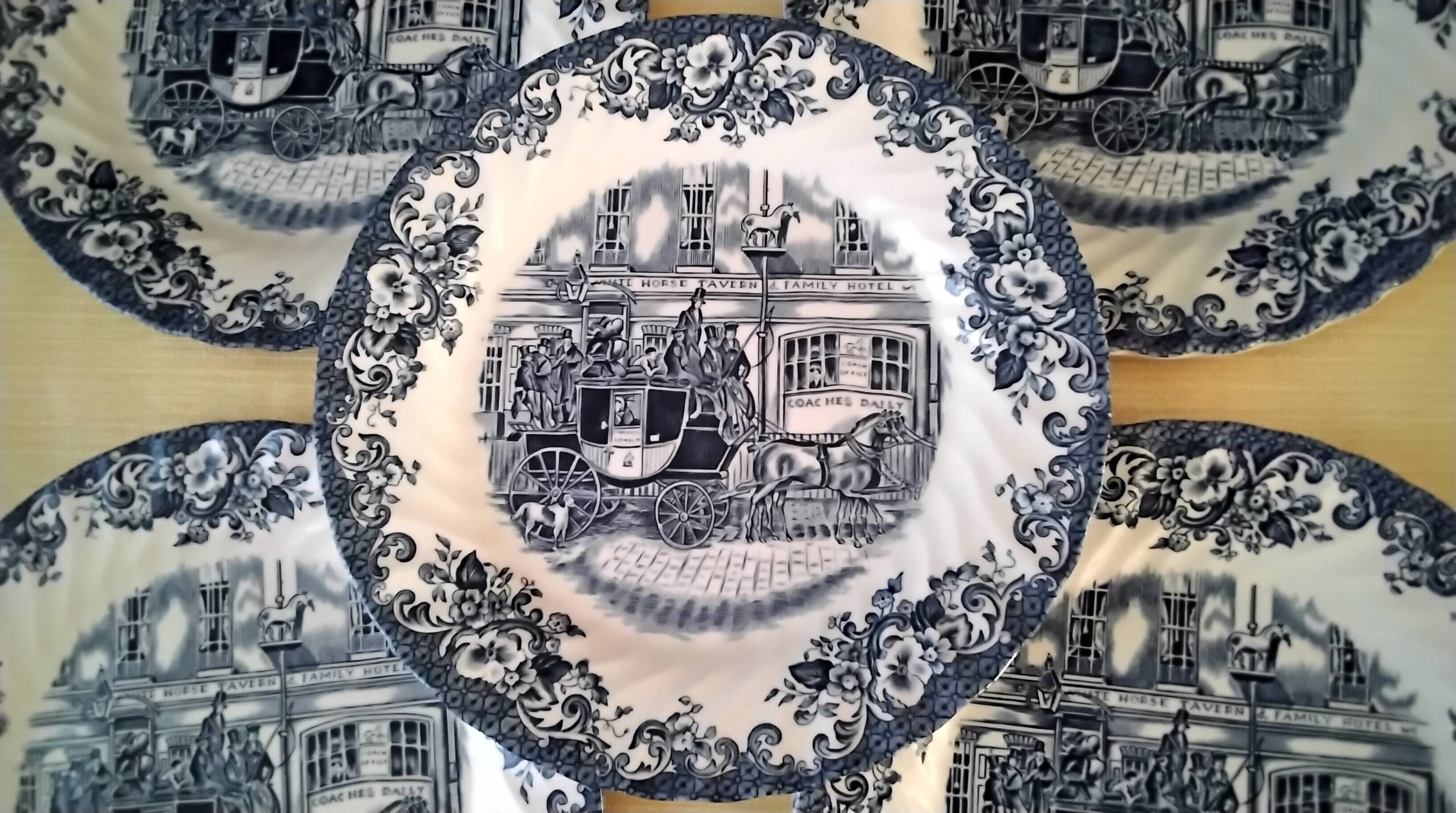 5 dessert plates in English porcelain by Johnson Bros