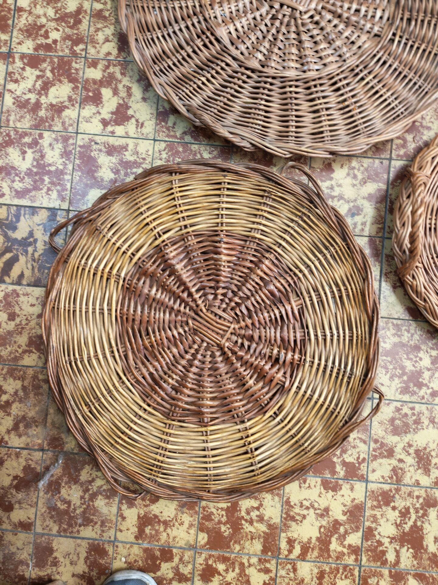 Lot de 4 plateaux en osier vintage