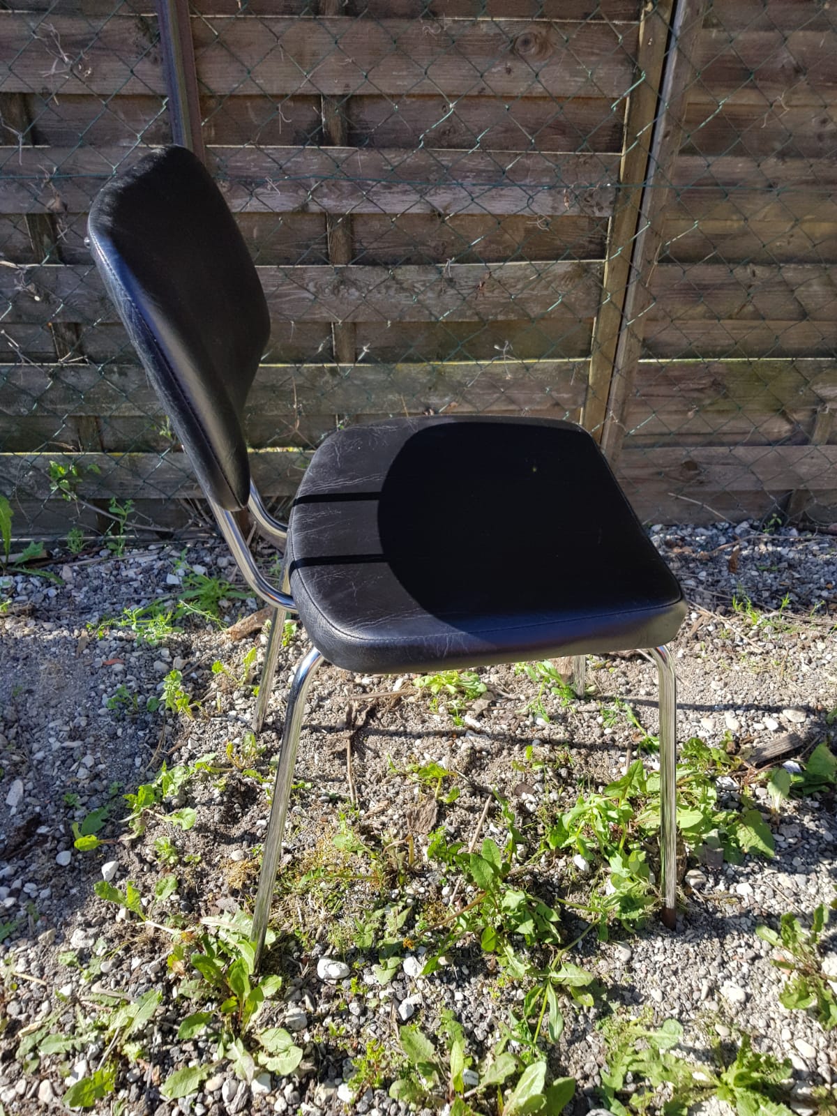 Chromé metal chair - seated - black skaï file vintage 70s