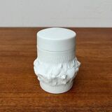 German mid-century white porcelain box with lid and shell motif by Kaiser, 1960s.