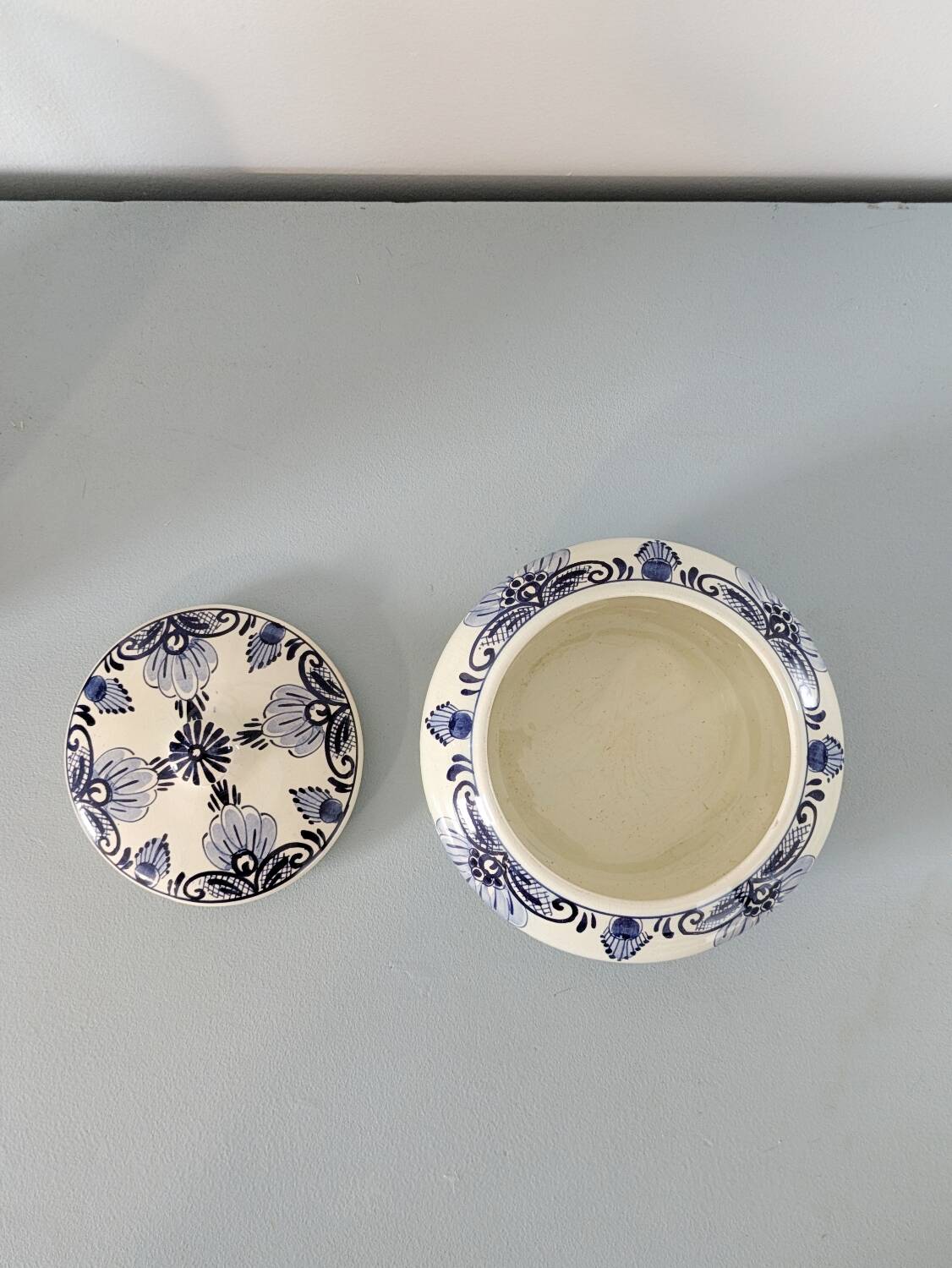 Vintage '50 Delft box.