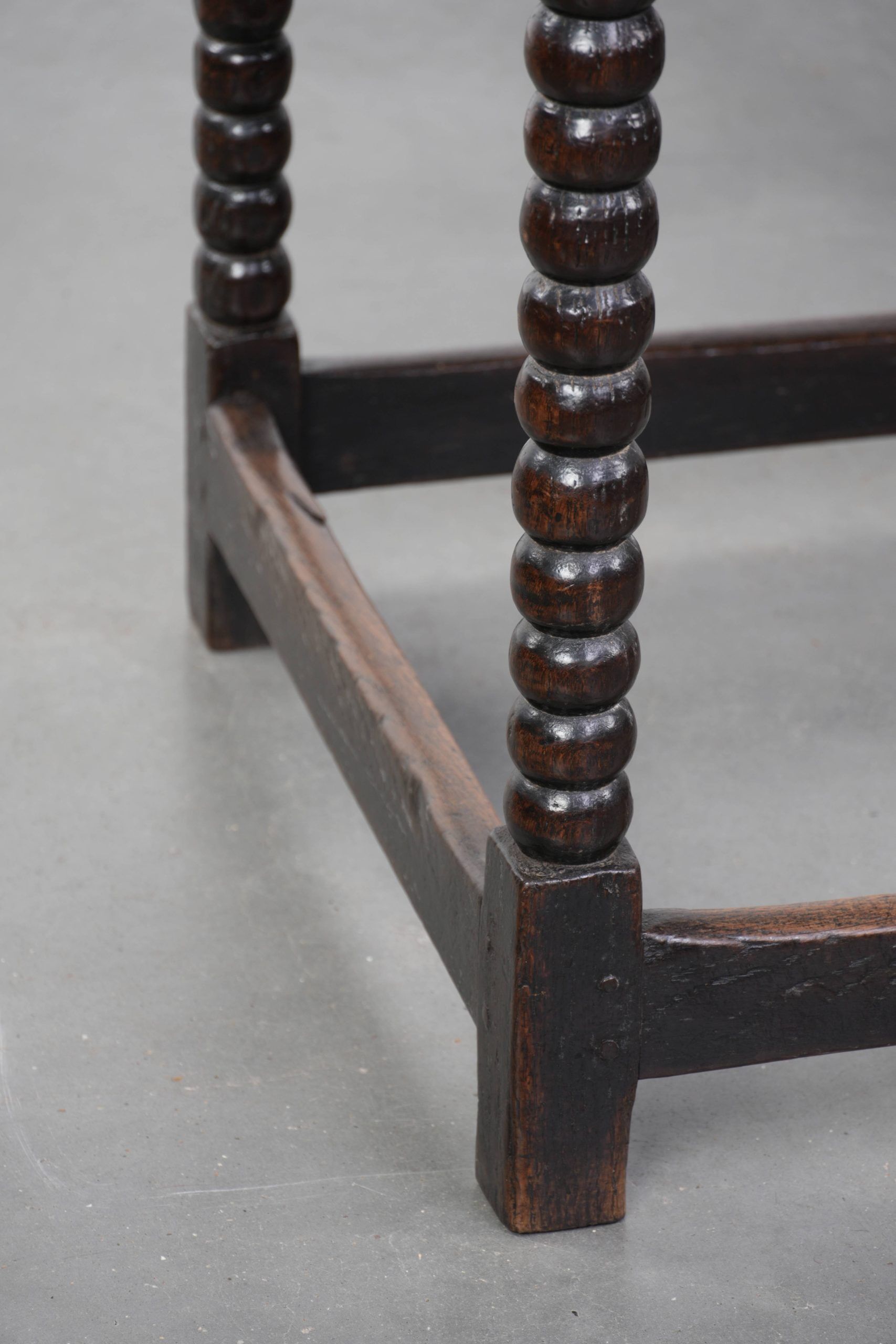 Antique English oak side table from the 18th century with bobbin legs