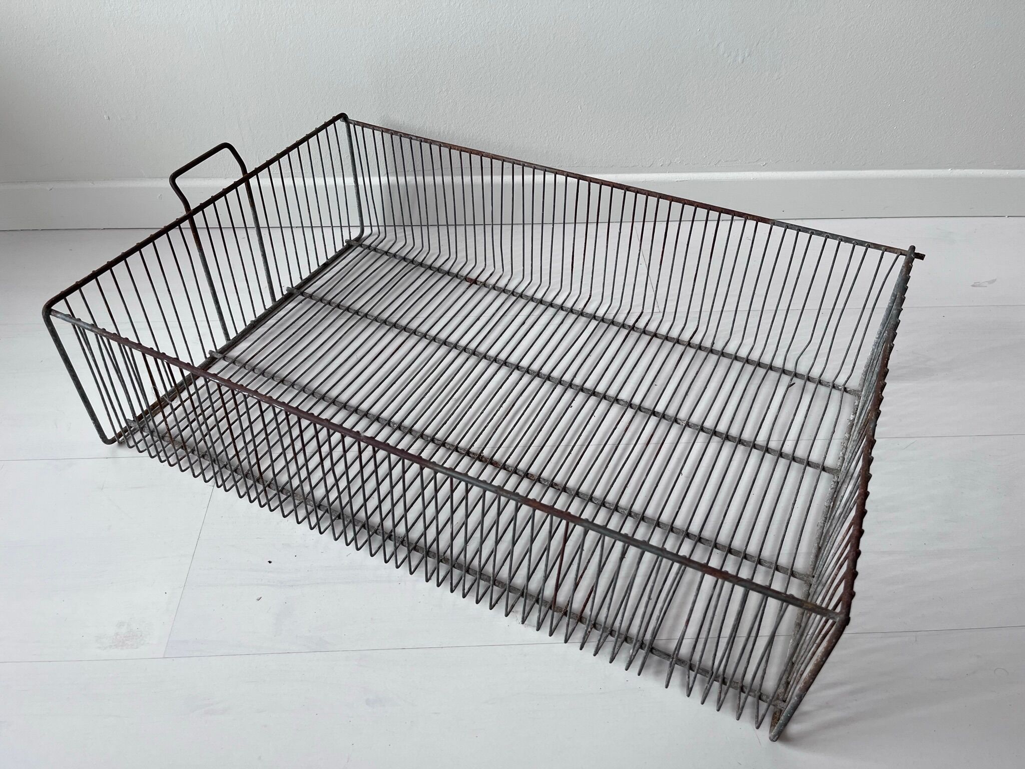 Basket of industrial wire