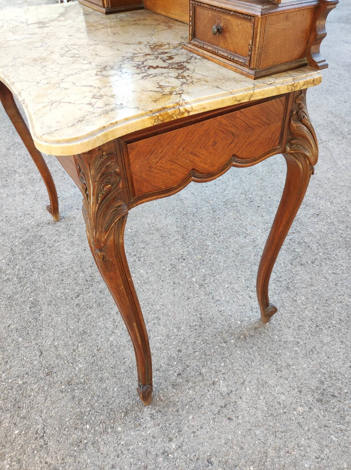 Rocaille dressing table marble top, one drawer