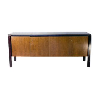 Minimalist sideboard