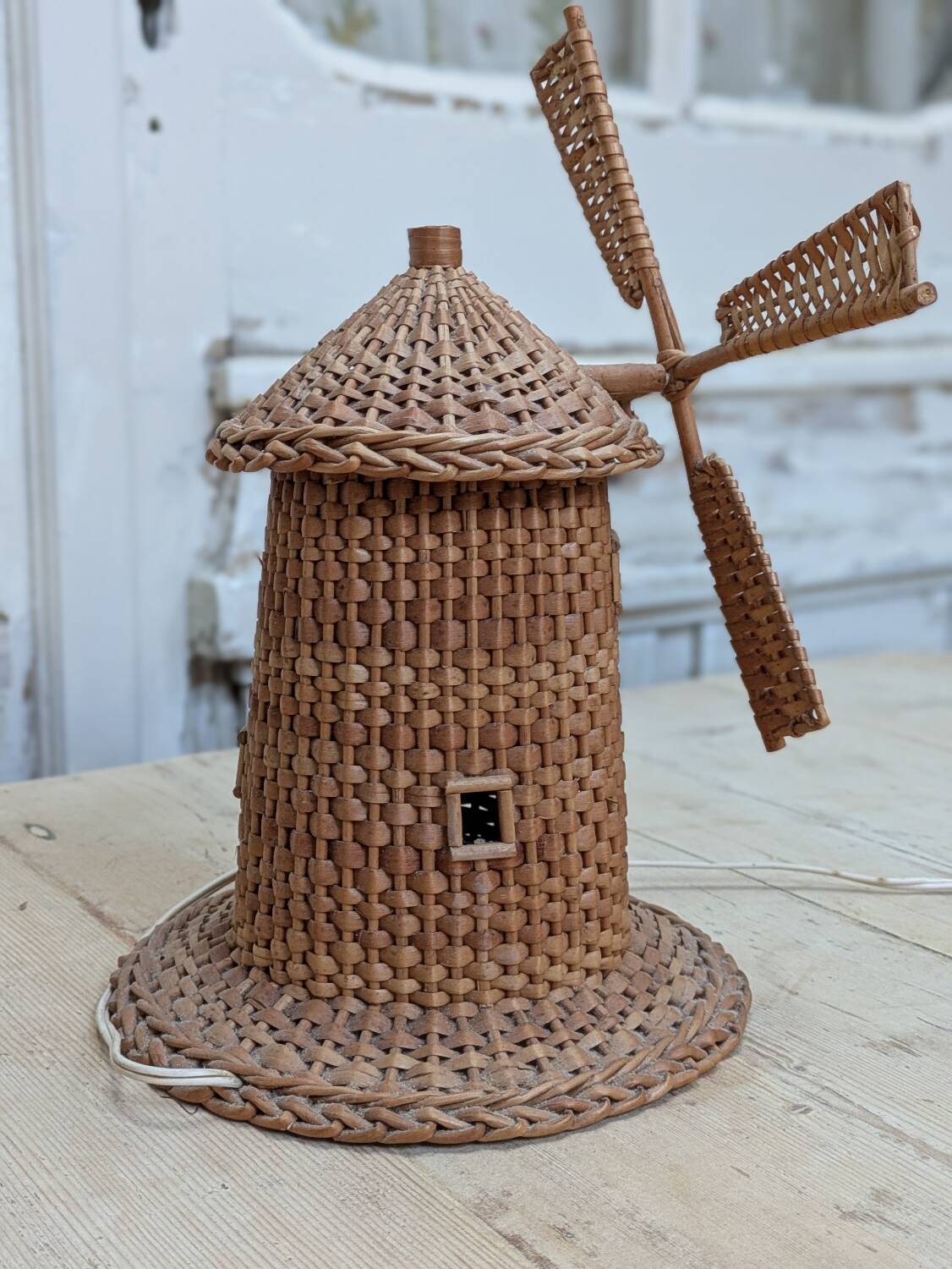 Rattan windmill lamp