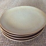 4 stoneware plates