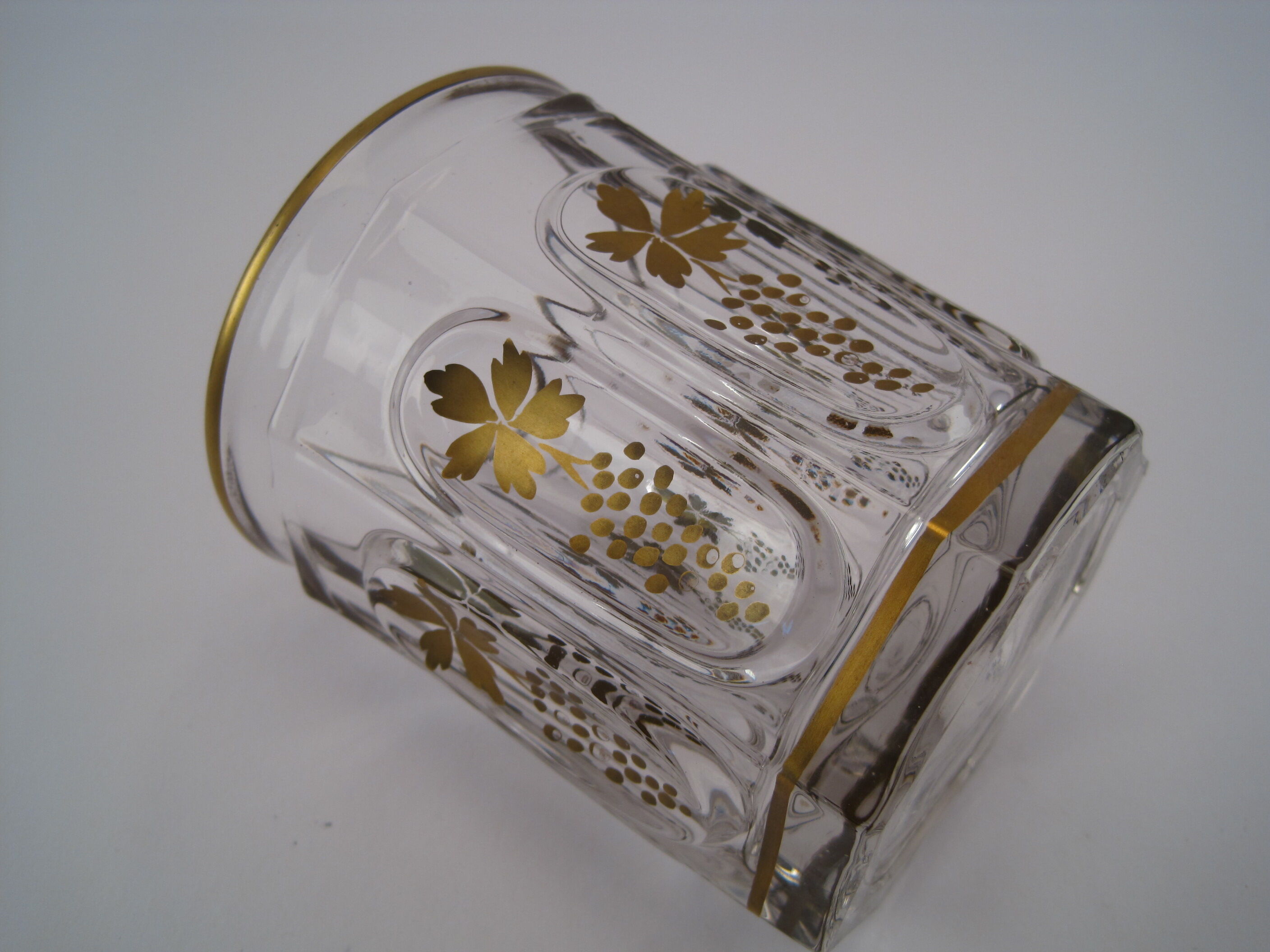Verre gobelet octogonal à facettes doré cristal Baccarat XIXème époque CHARLES X
