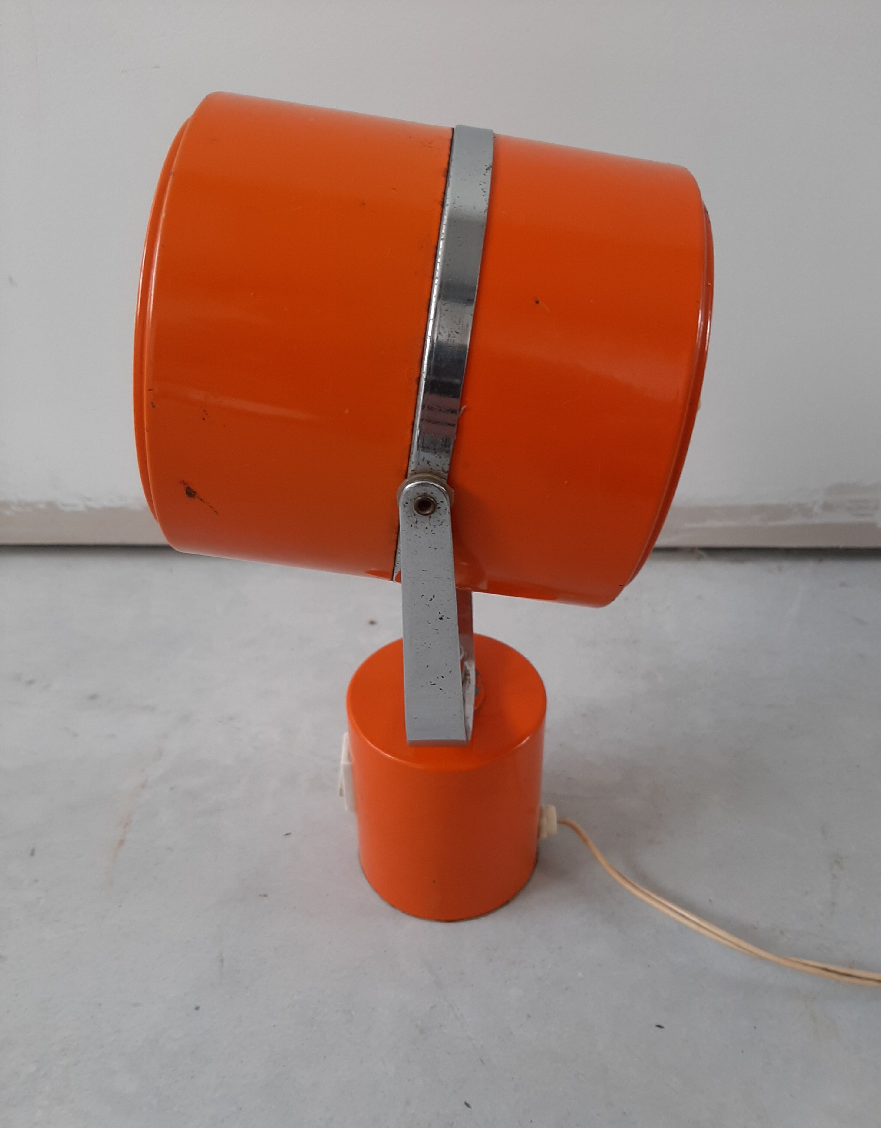 Lampe orange orientable des années 60-70