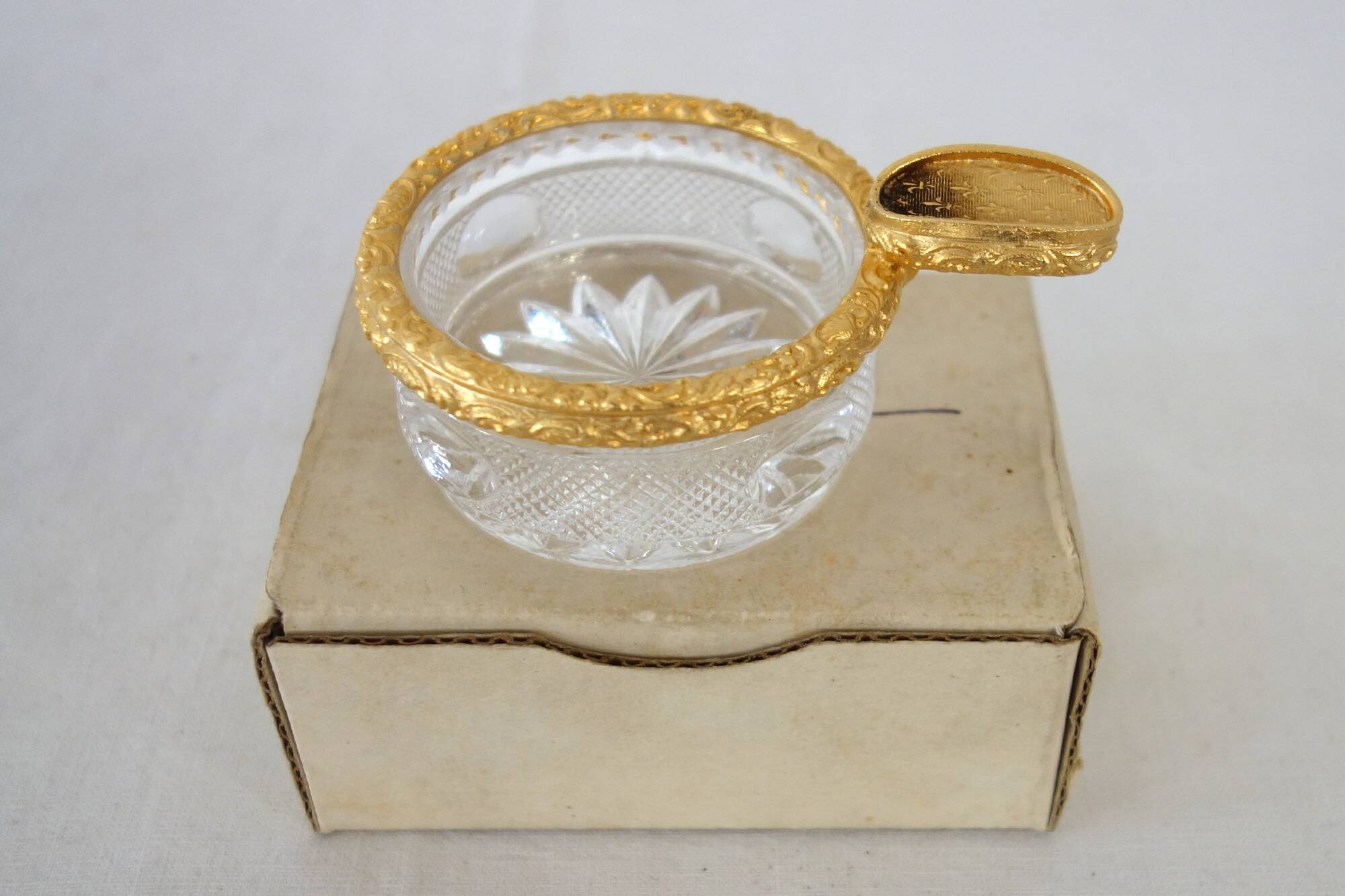 Small glass and gilt bronze ashtray Fleurs de lys