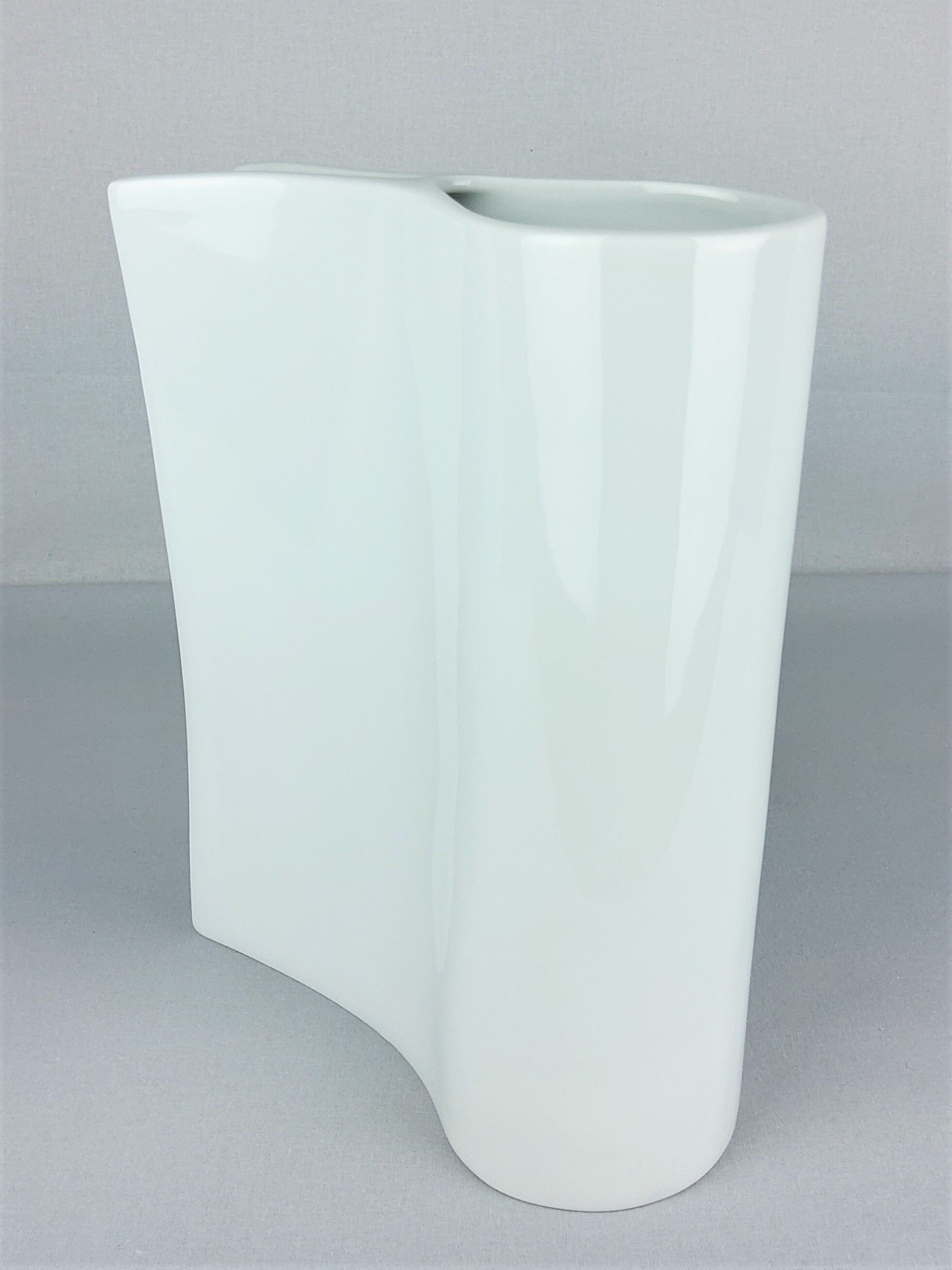White vase Sarian porcelain Limoges Ramdam