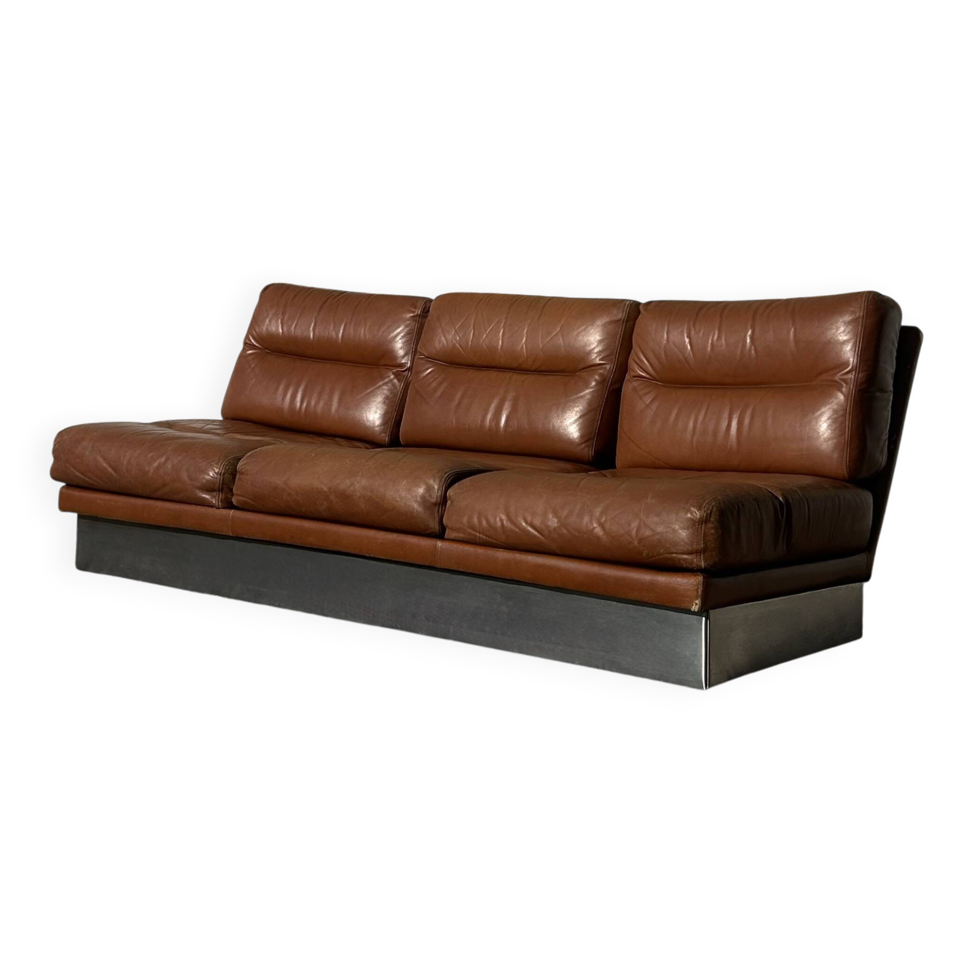 Canapé 3 places en aluminium brossé et cuir marron, France, 1970