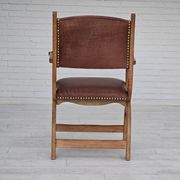Années 1950, design danois, fauteuil retapissé, cuir marron naturel, bois de chêne.