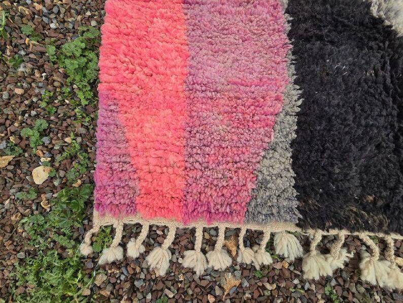 Beni Ouraine handwoven rug, traditional style, size 150 x 250 cm