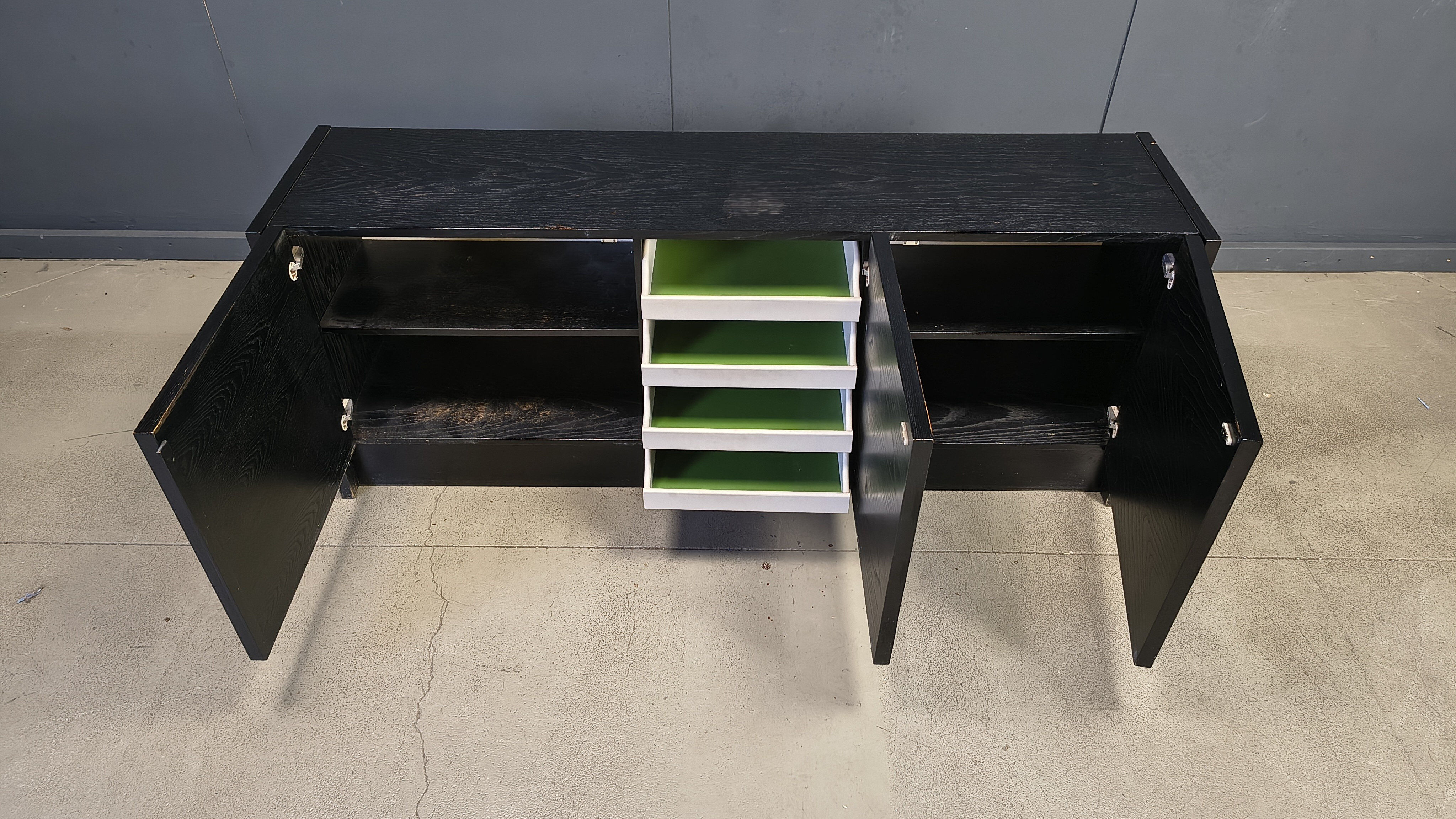 Buffet brutaliste noir, années 1970