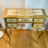 Venetian dresser from the 1960s/70s in carved wood with floral motifs.