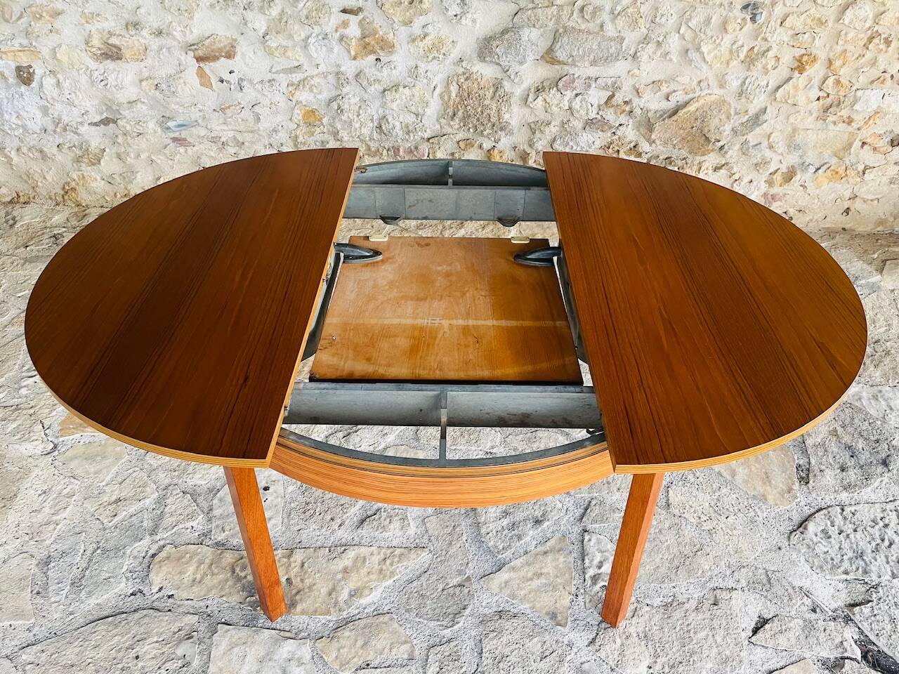 Extendable dining table in teak, butterfly extension by Van Pelt circa 1960.