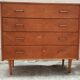 Commode quatre tiroirs vintage vers 1960
