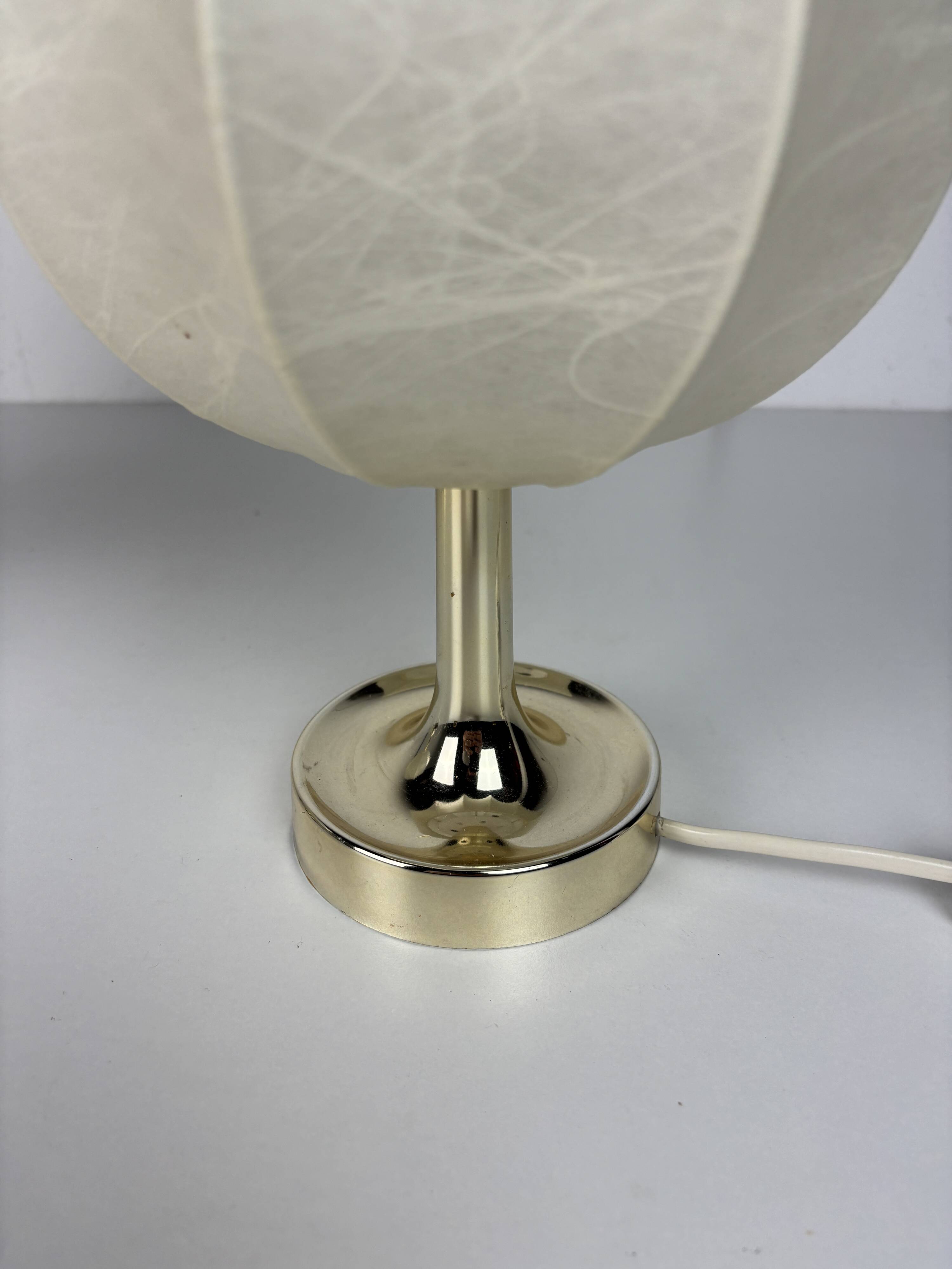Paire de lampes de table ou de chevet cocon et laiton du milieu du siècle par Goldkant, années 1960