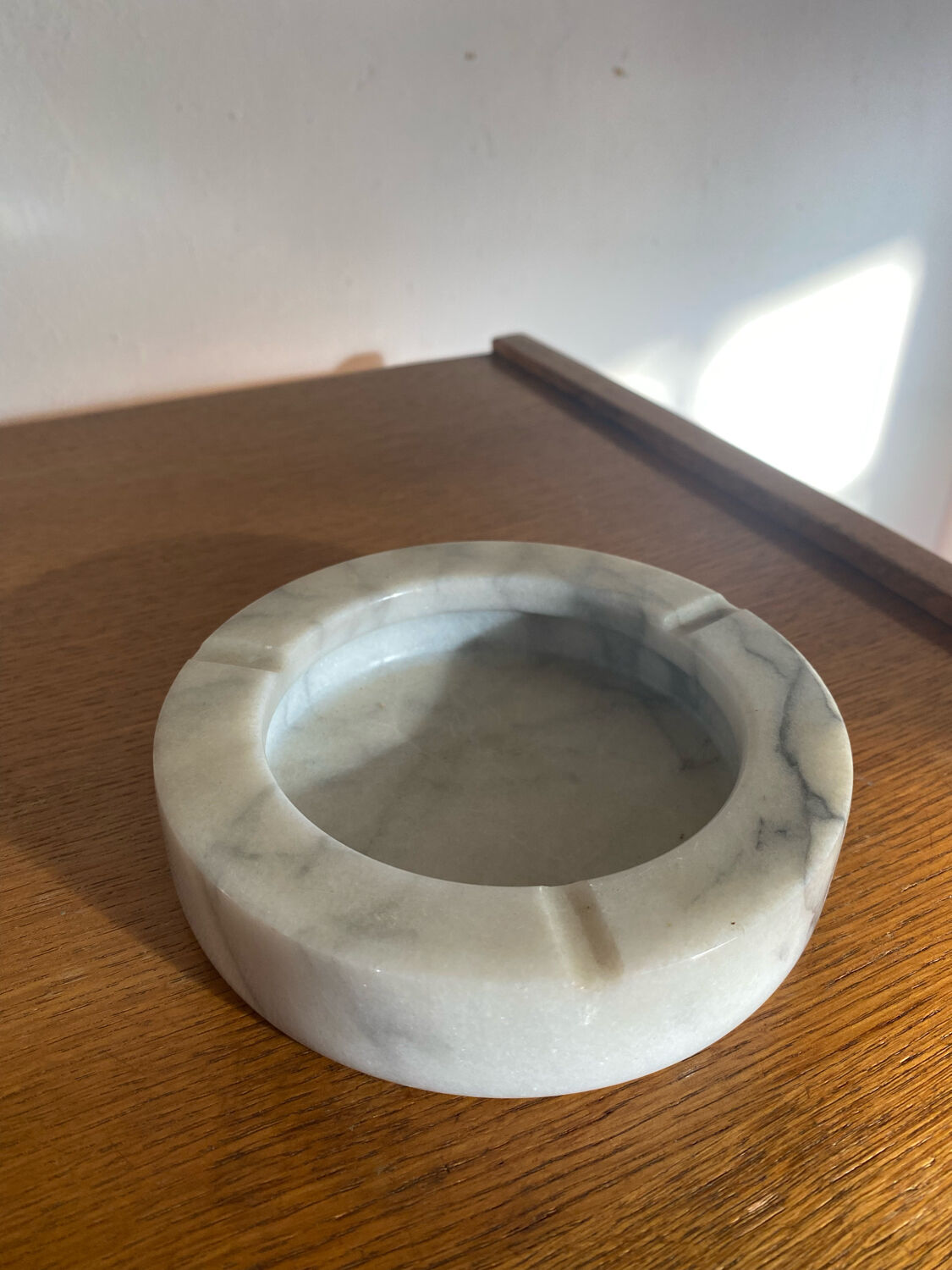 Cendrier vintage en marbre blanc