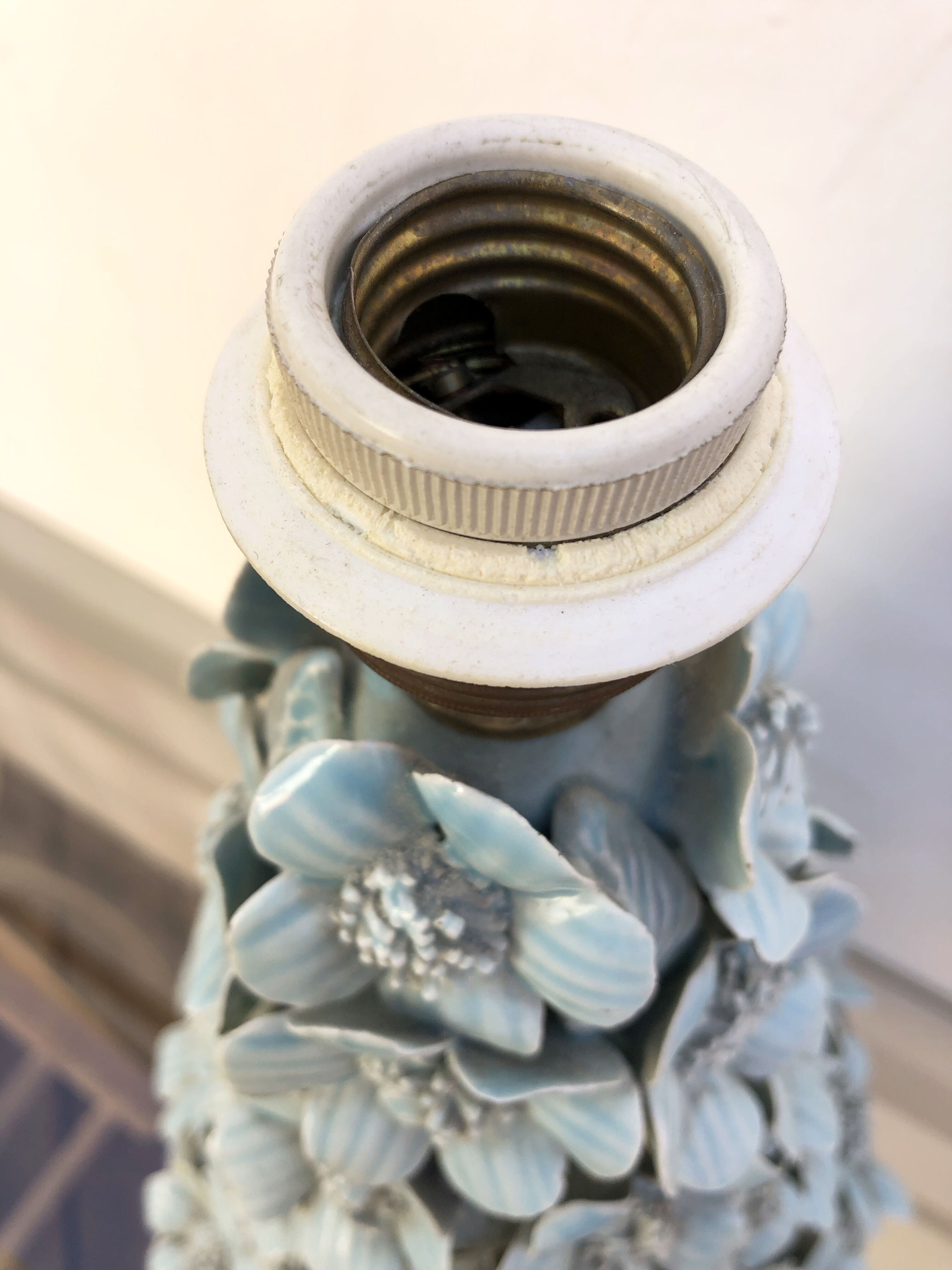 Manises ceramic lamp with blue flowers